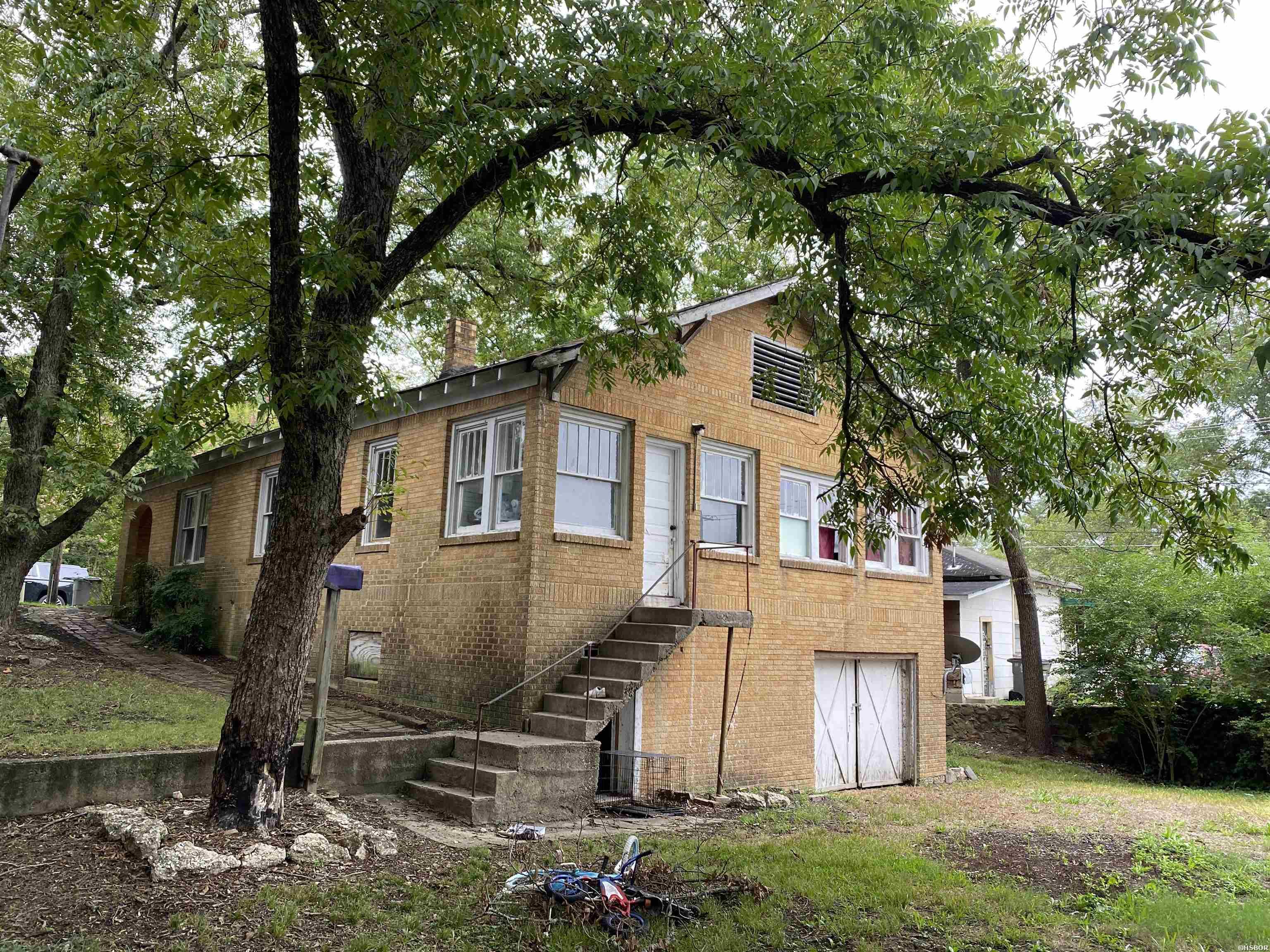 614-612 Oakcliff Property Photo 2