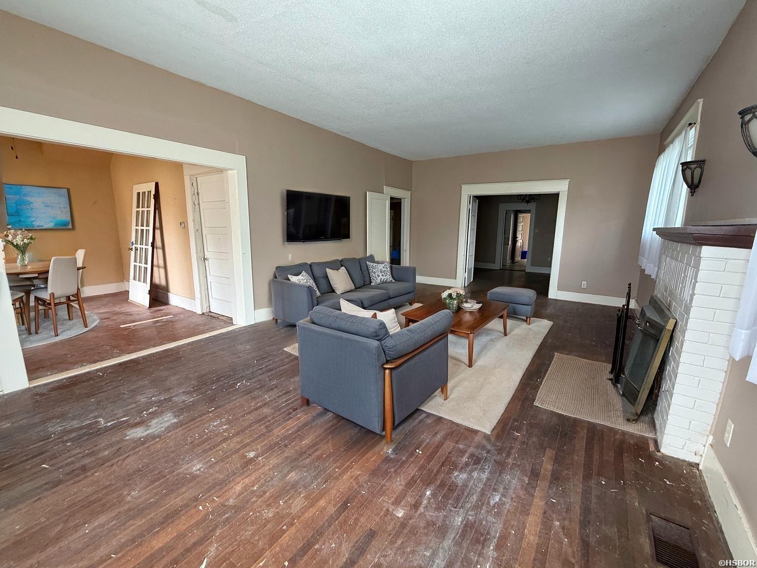 801 Crittenden Street Property Photo 3