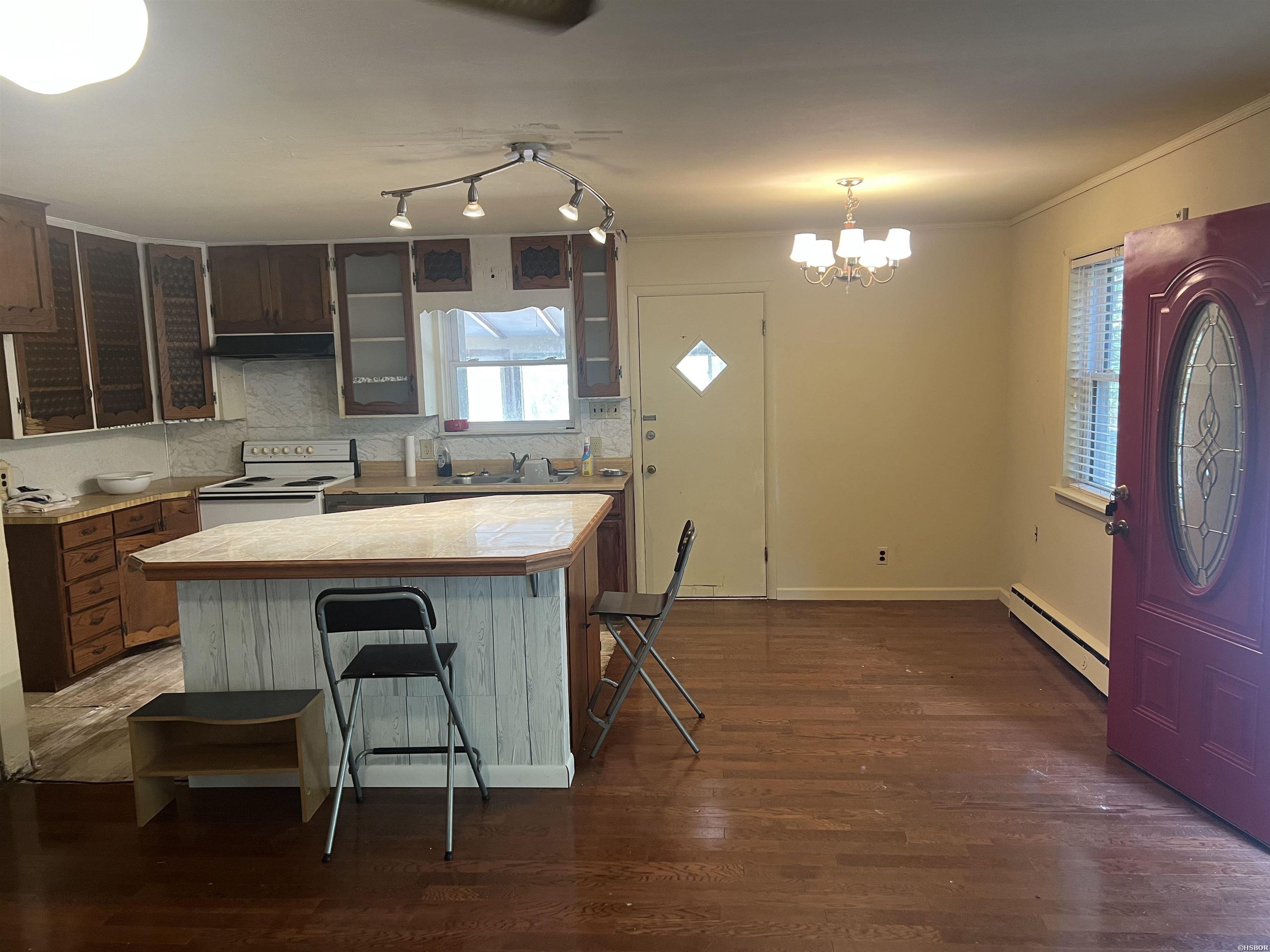 148 Suzanne Property Photo 5