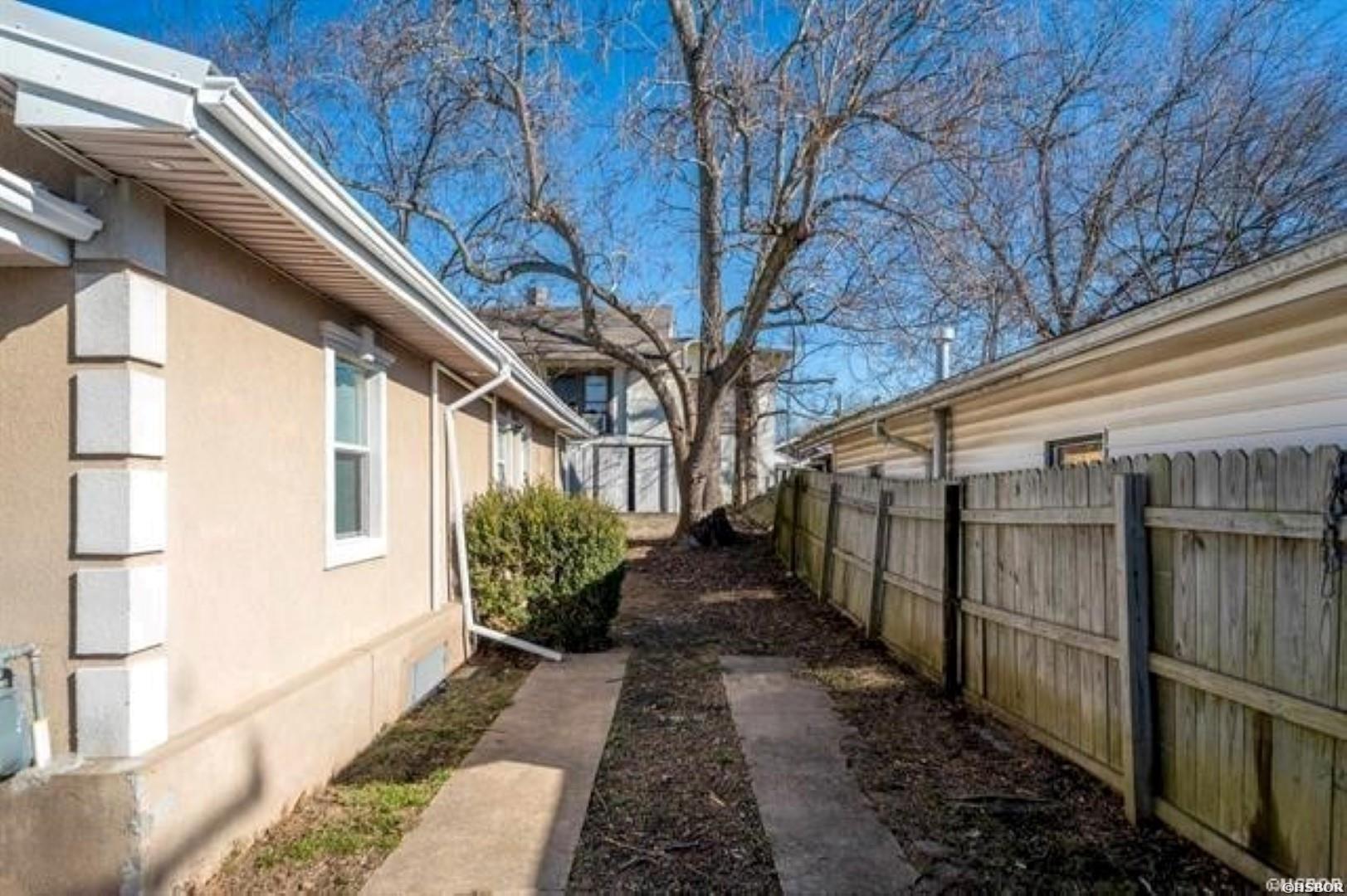 220 Beard Street Property Photo 27