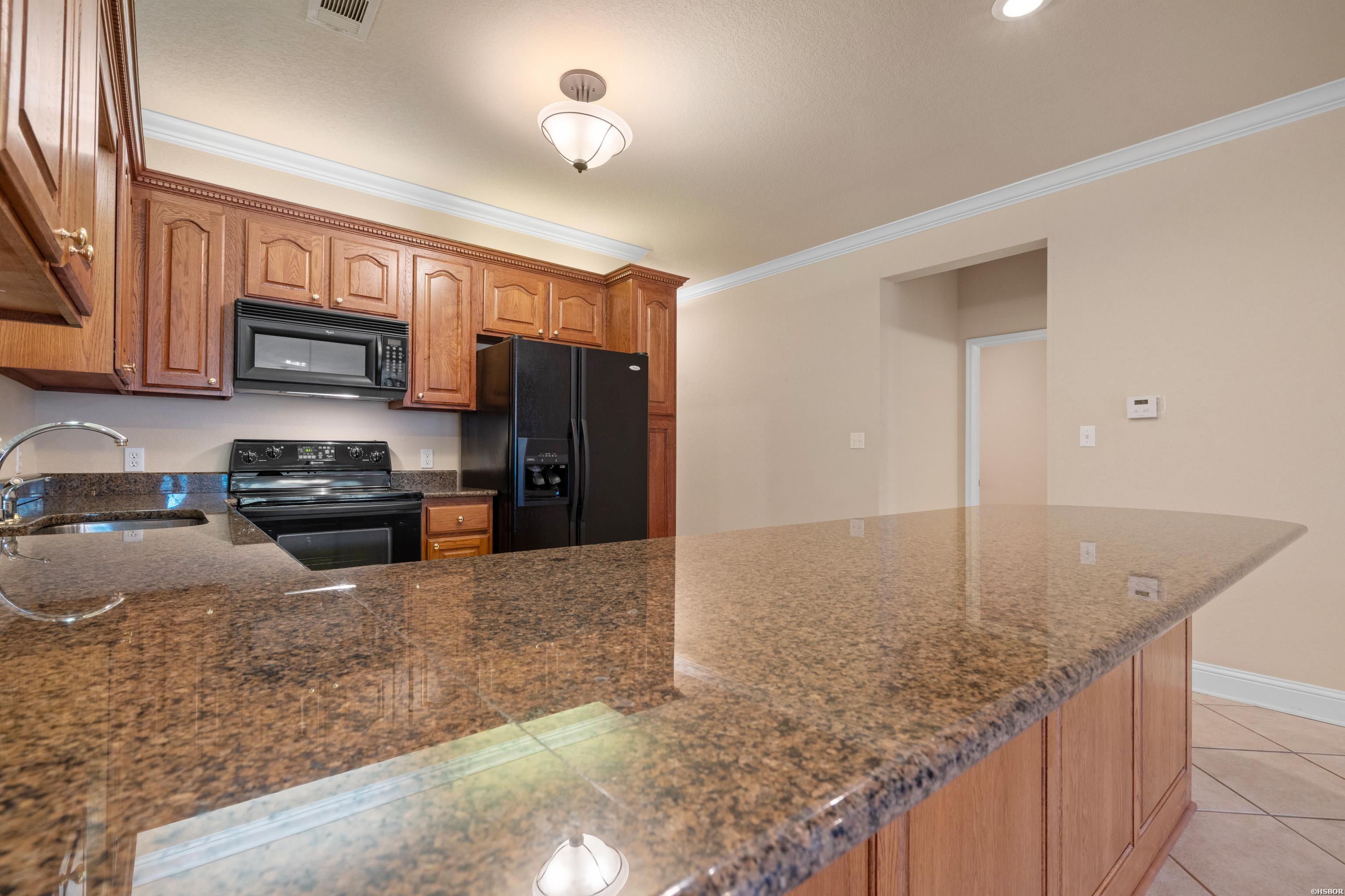 451 Lakeland Property Photo 9