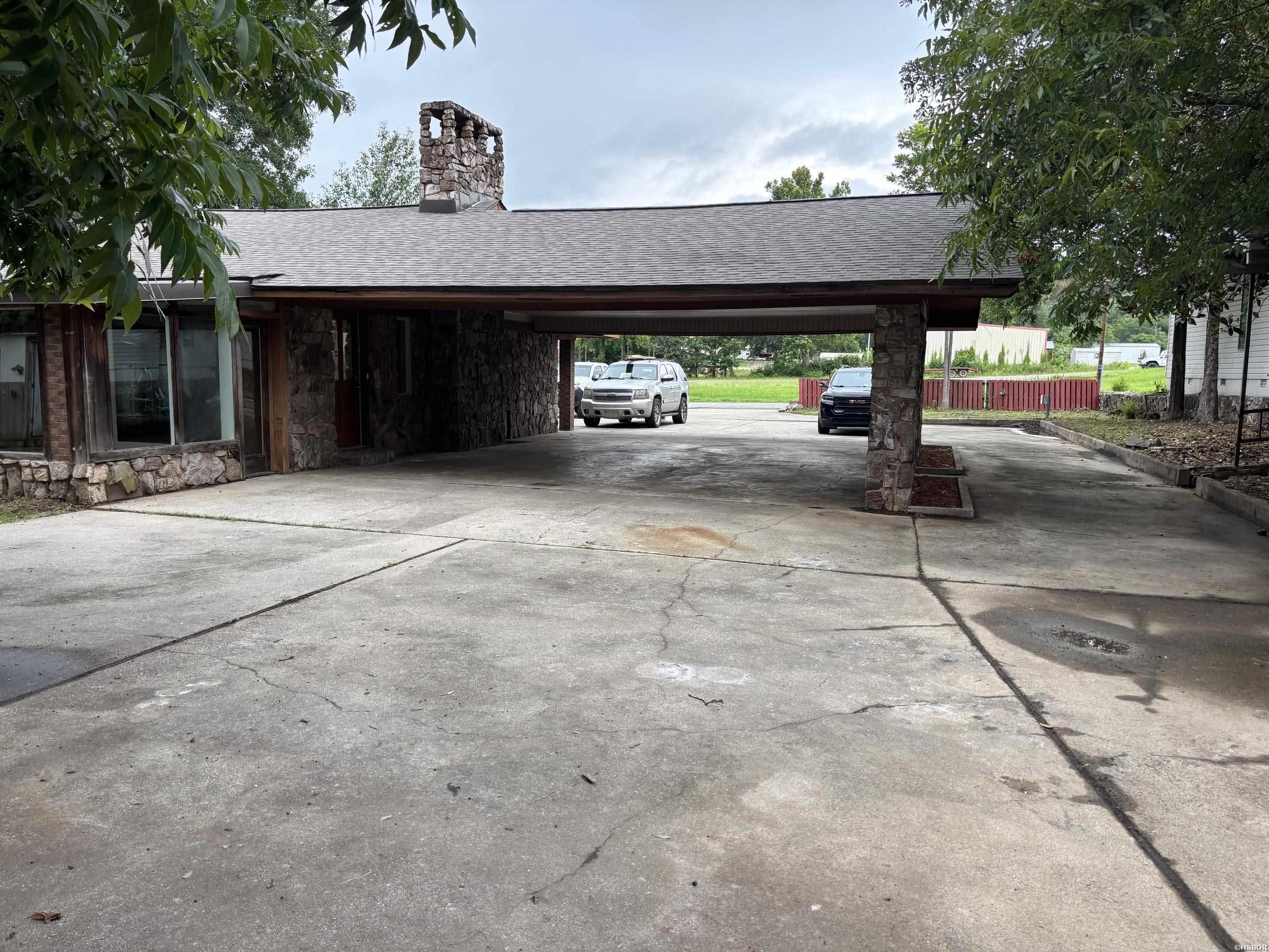 213 W Texas Street Property Photo 4