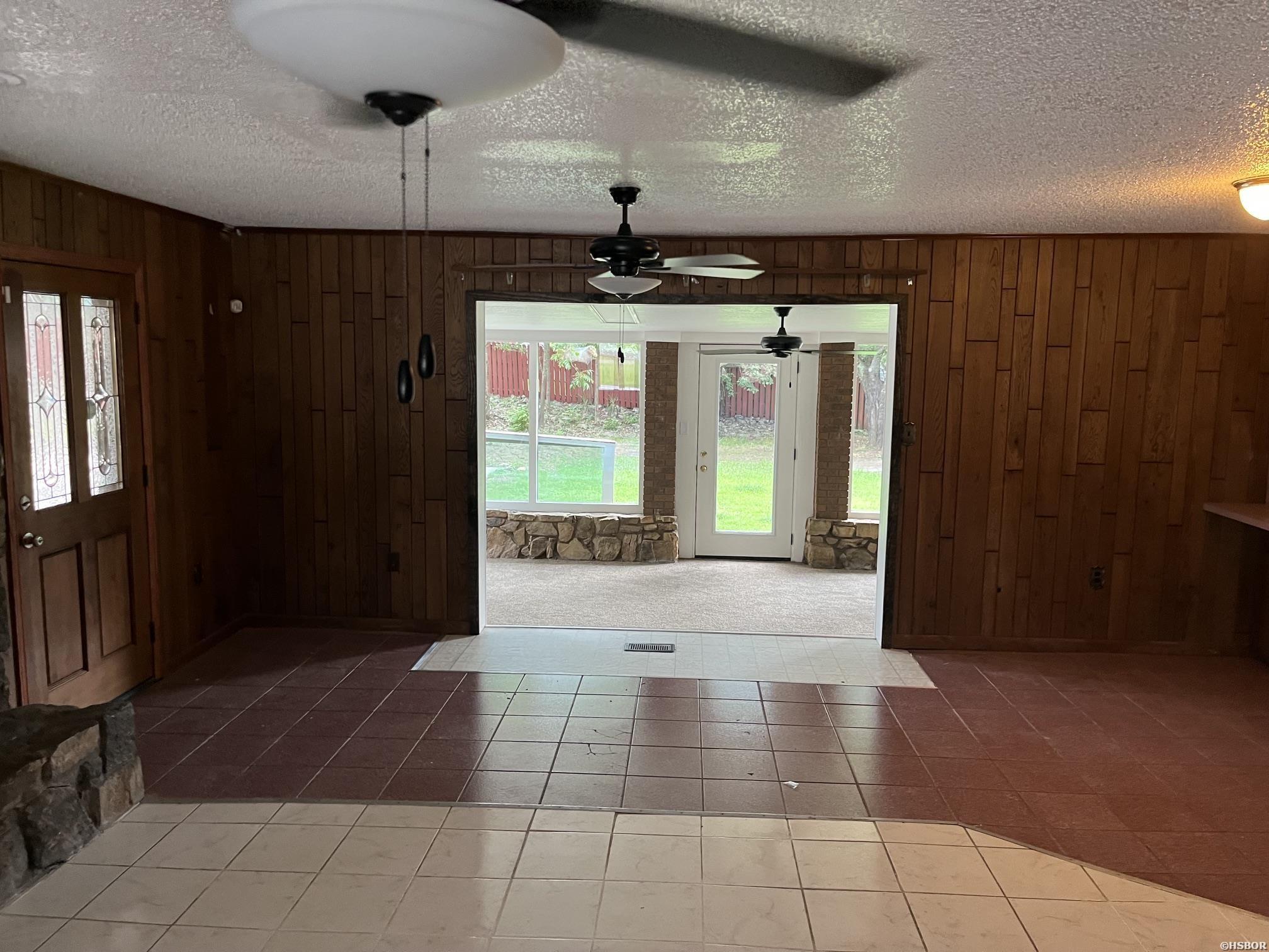 213 W Texas Street Property Photo 8