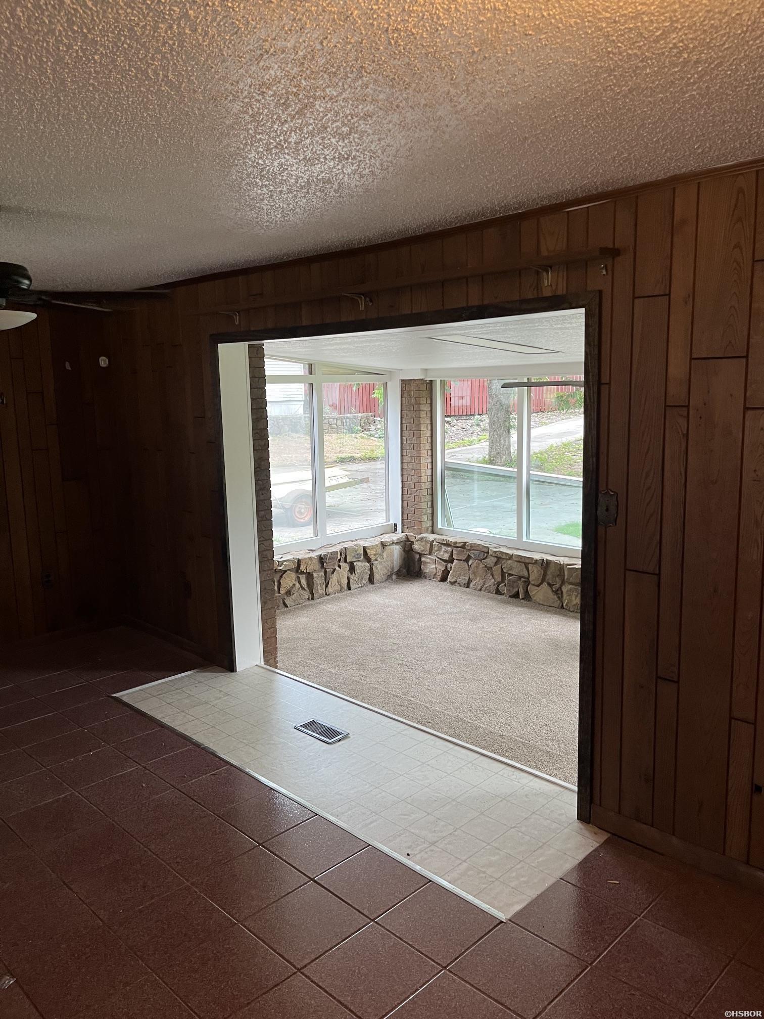 213 W Texas Street Property Photo 9