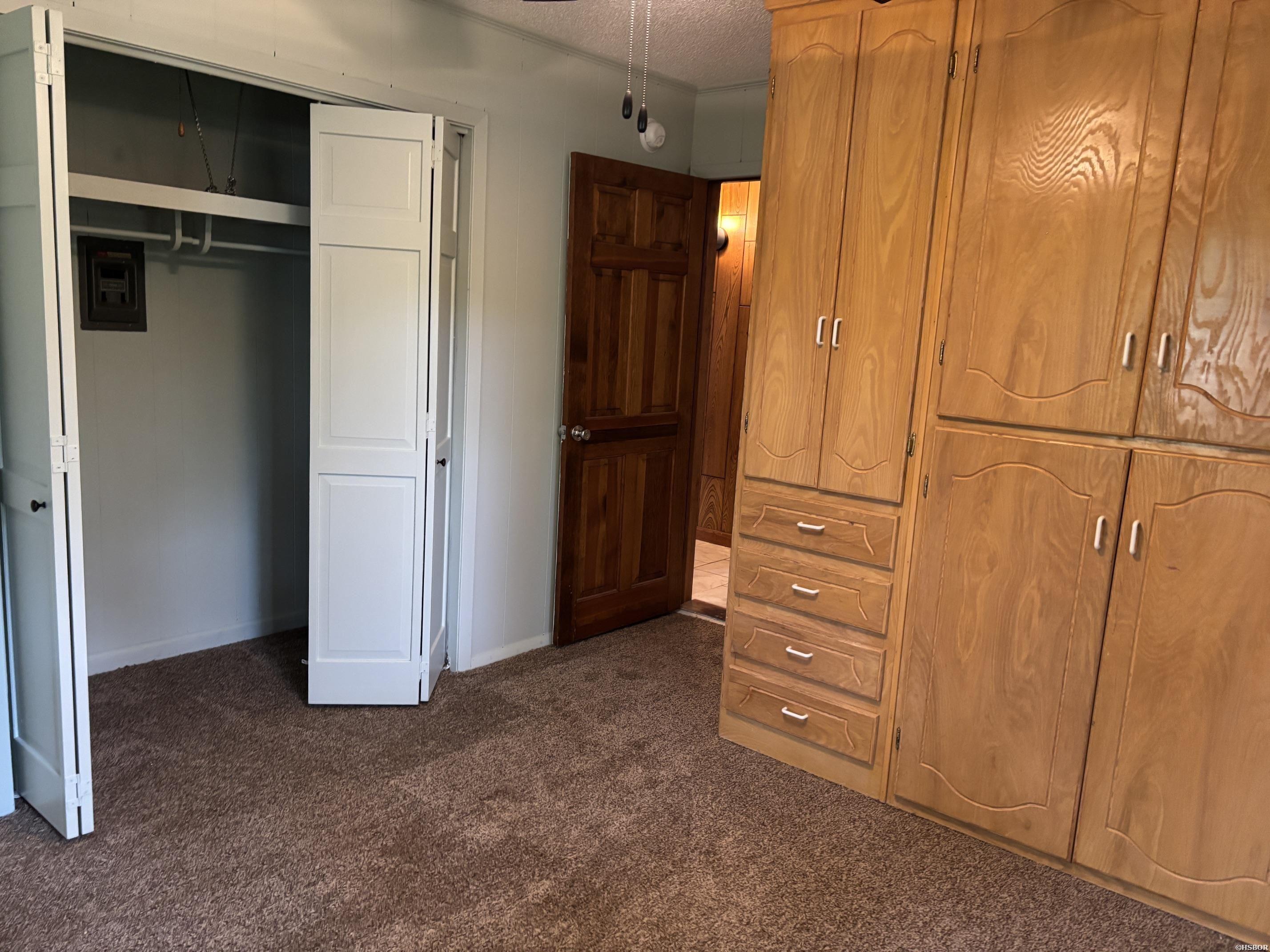 213 W Texas Street Property Photo 20
