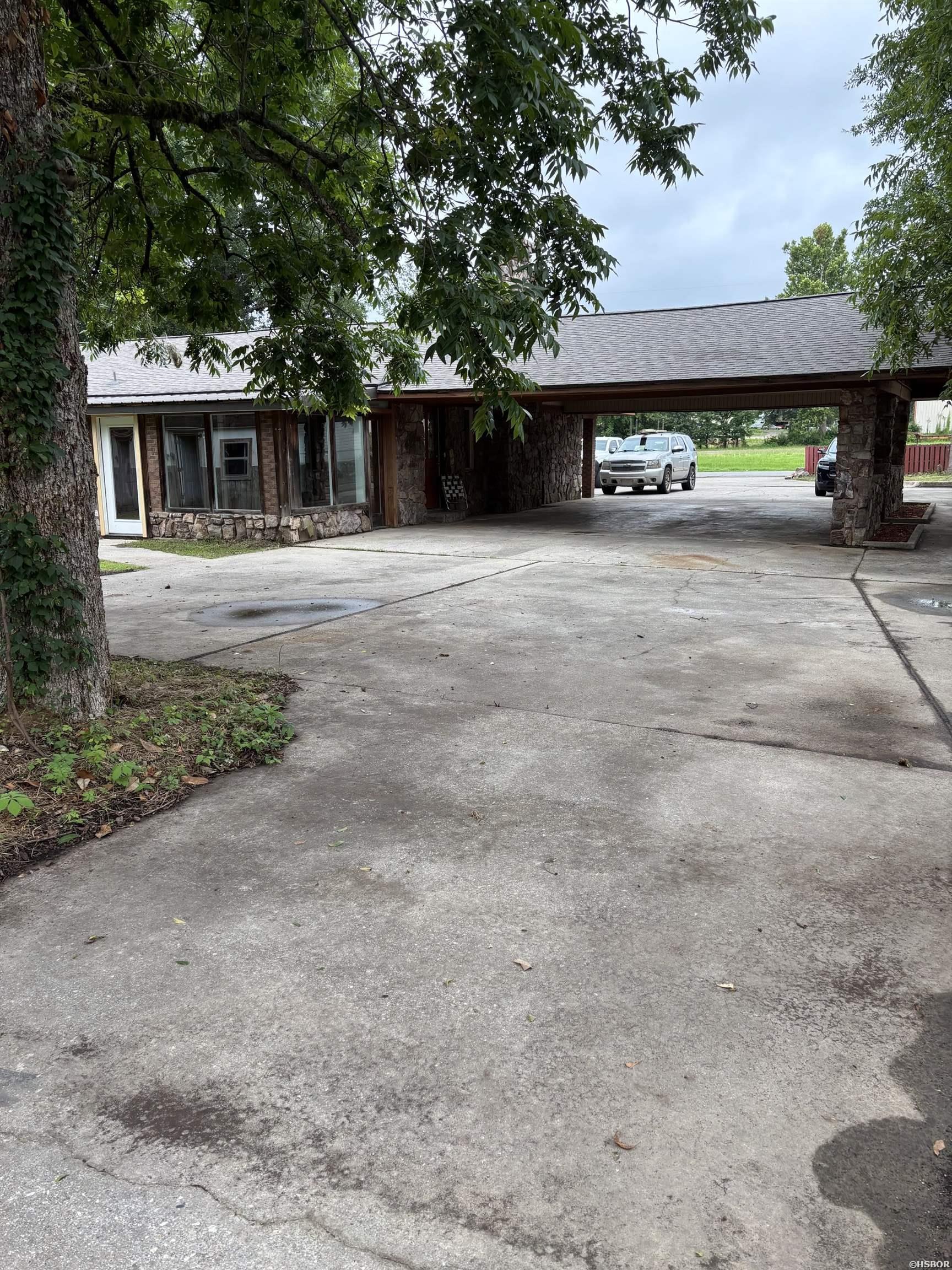213 W Texas Street Property Photo 27