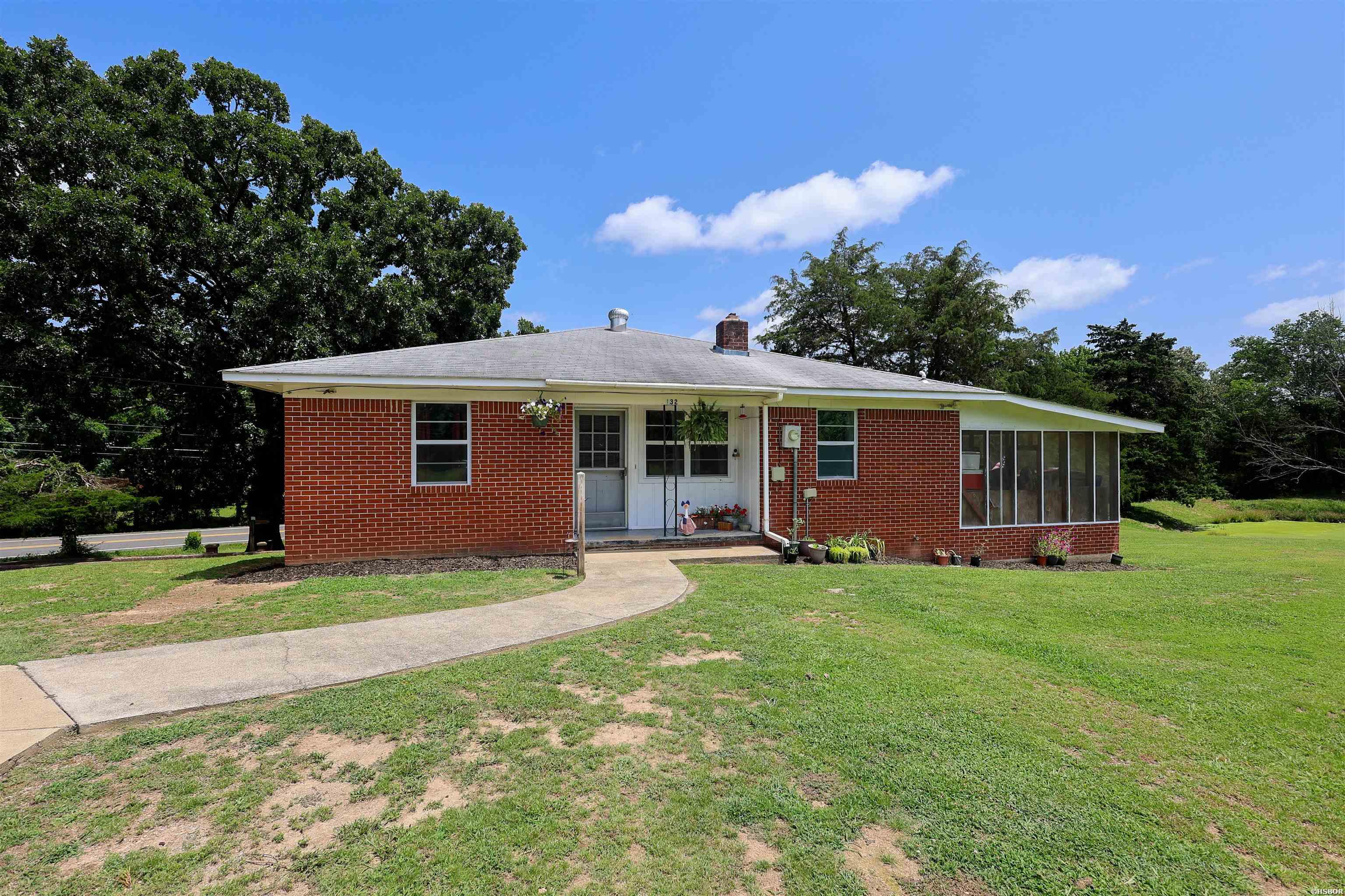 132 SOUTH Drive Property Photo 1