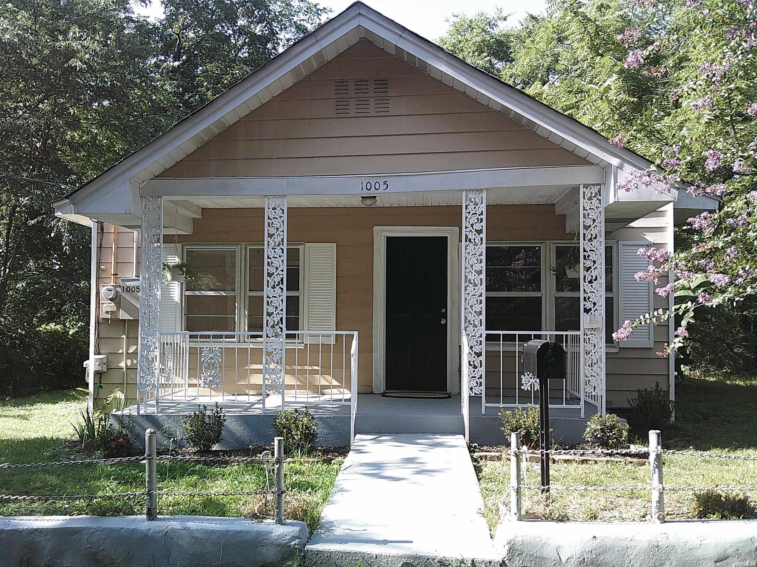1005 RECTOR Property Photo 1