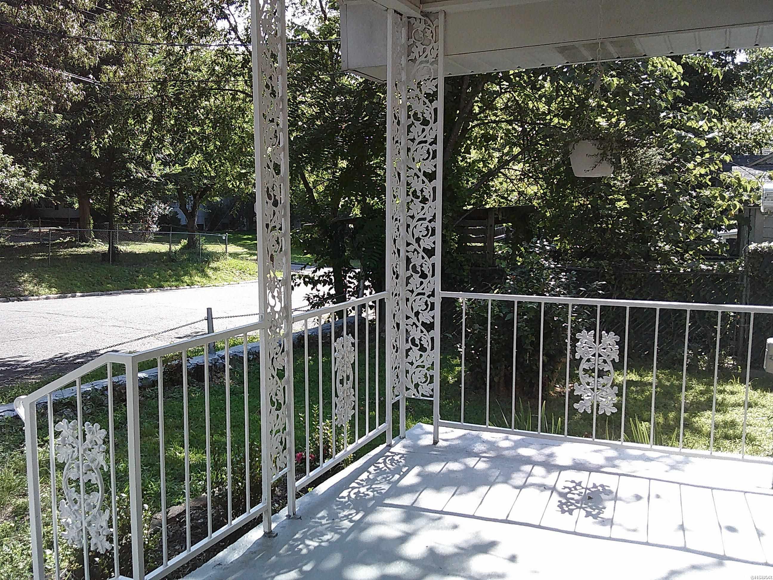 1005 Rector Property Photo 3