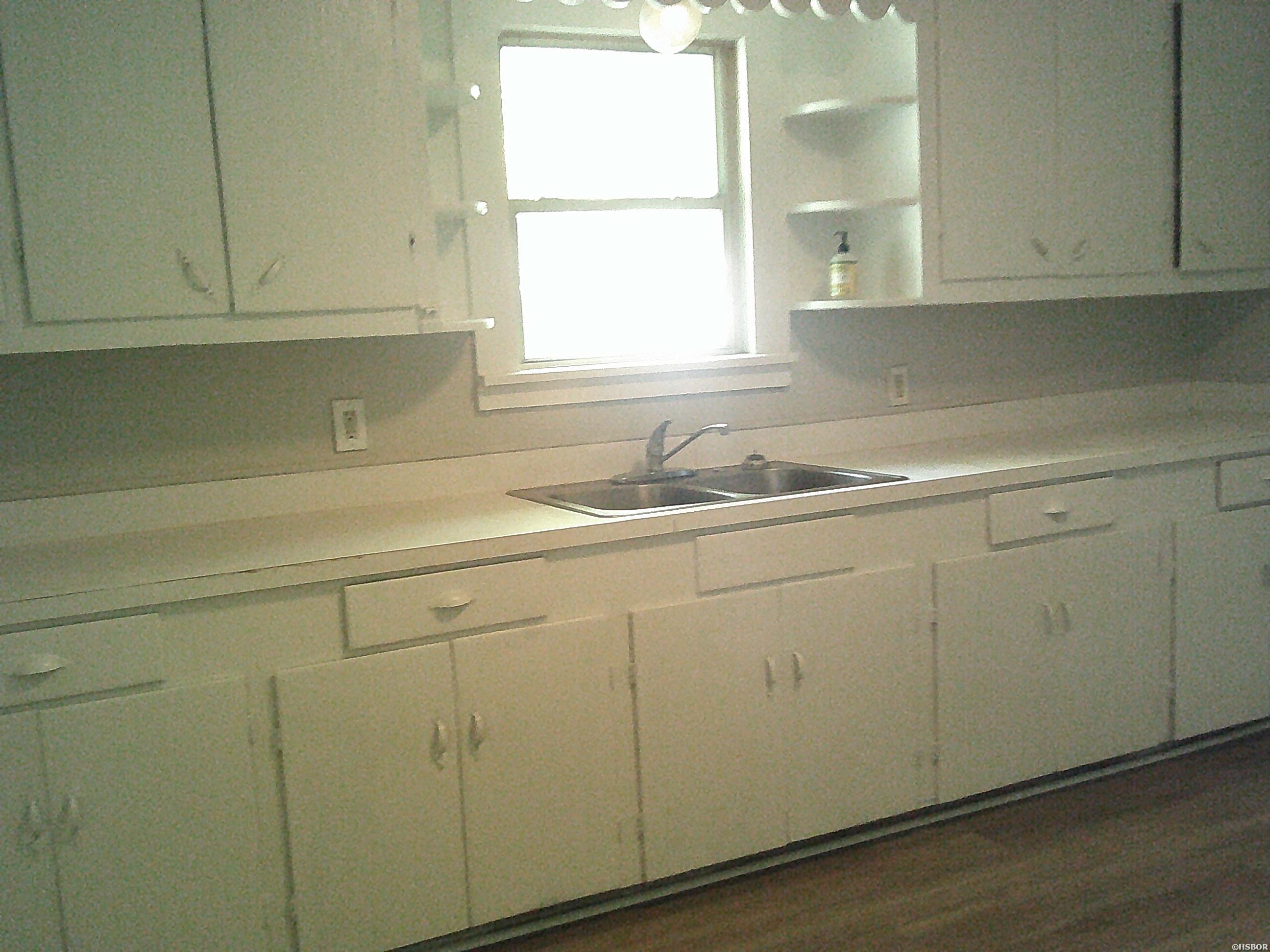 1005 Rector Property Photo 6