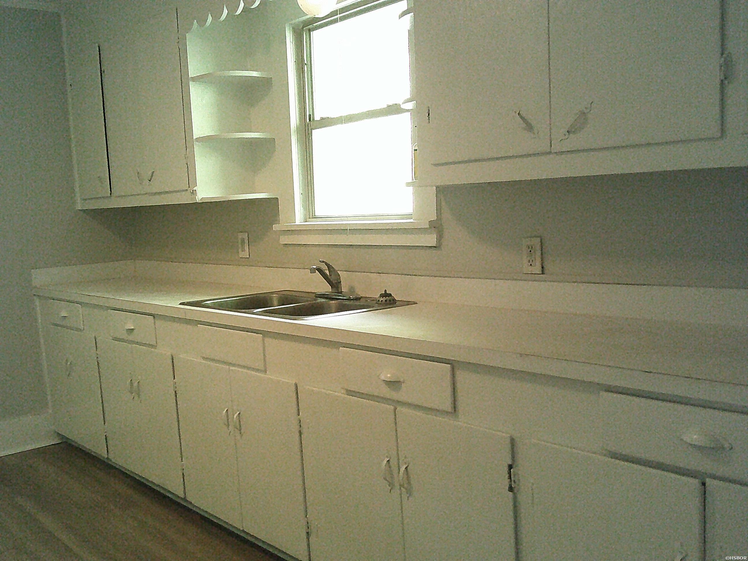 1005 Rector Property Photo 8