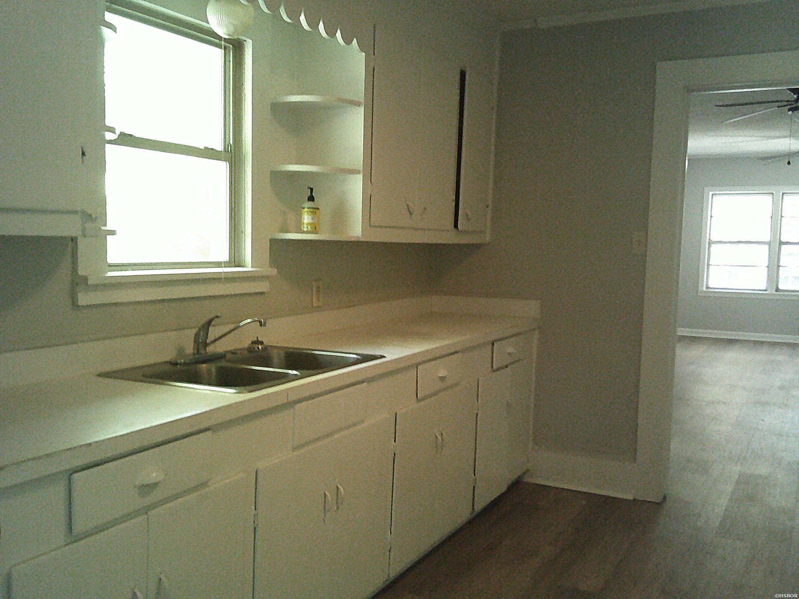 1005 Rector Property Photo 9