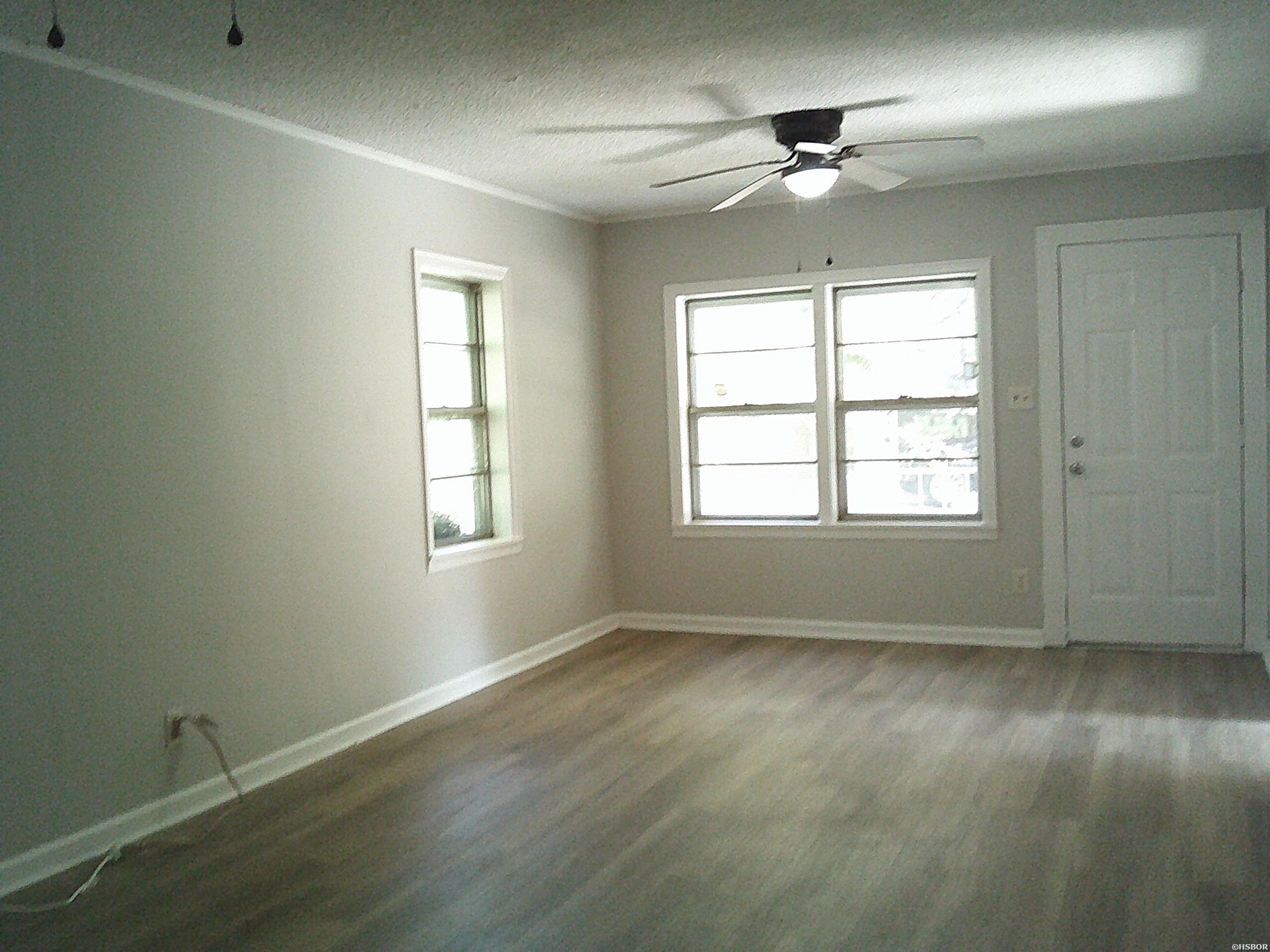 1005 Rector Property Photo 12