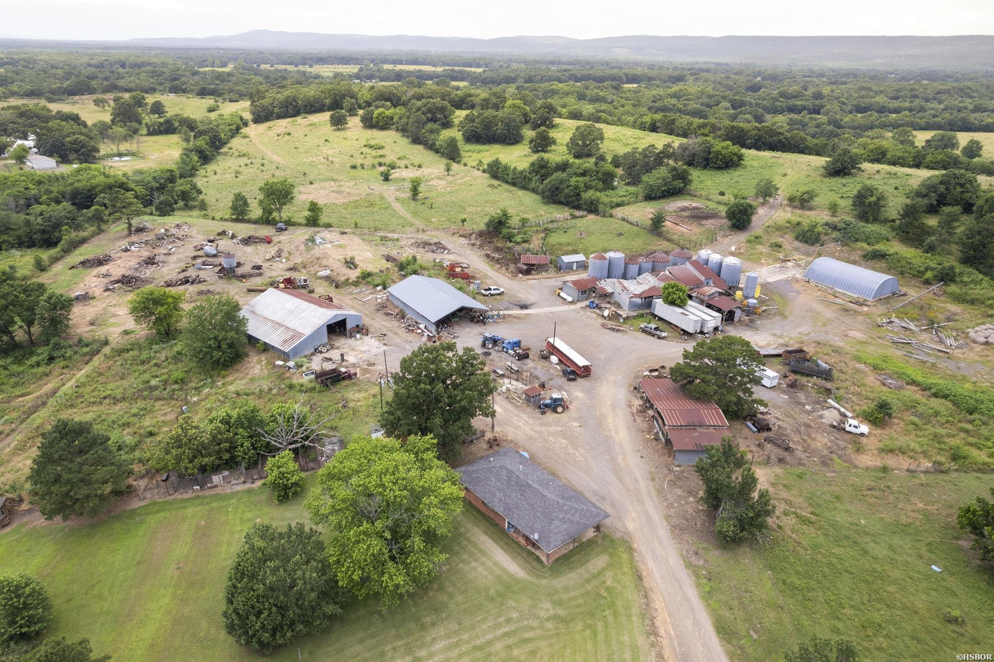 815 OLD COUNTY ROAD N.