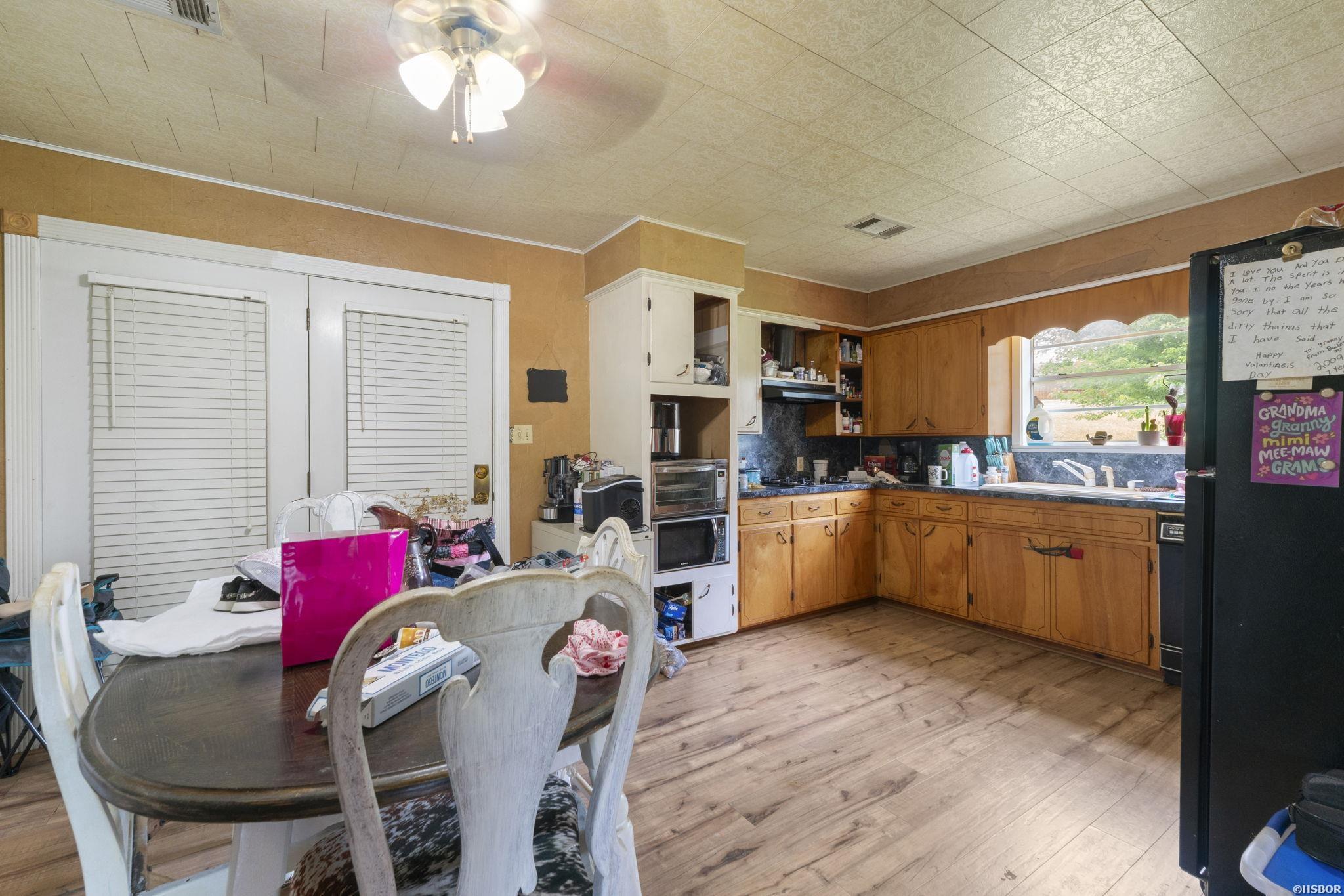 815 Old County Road N. Property Photo 9