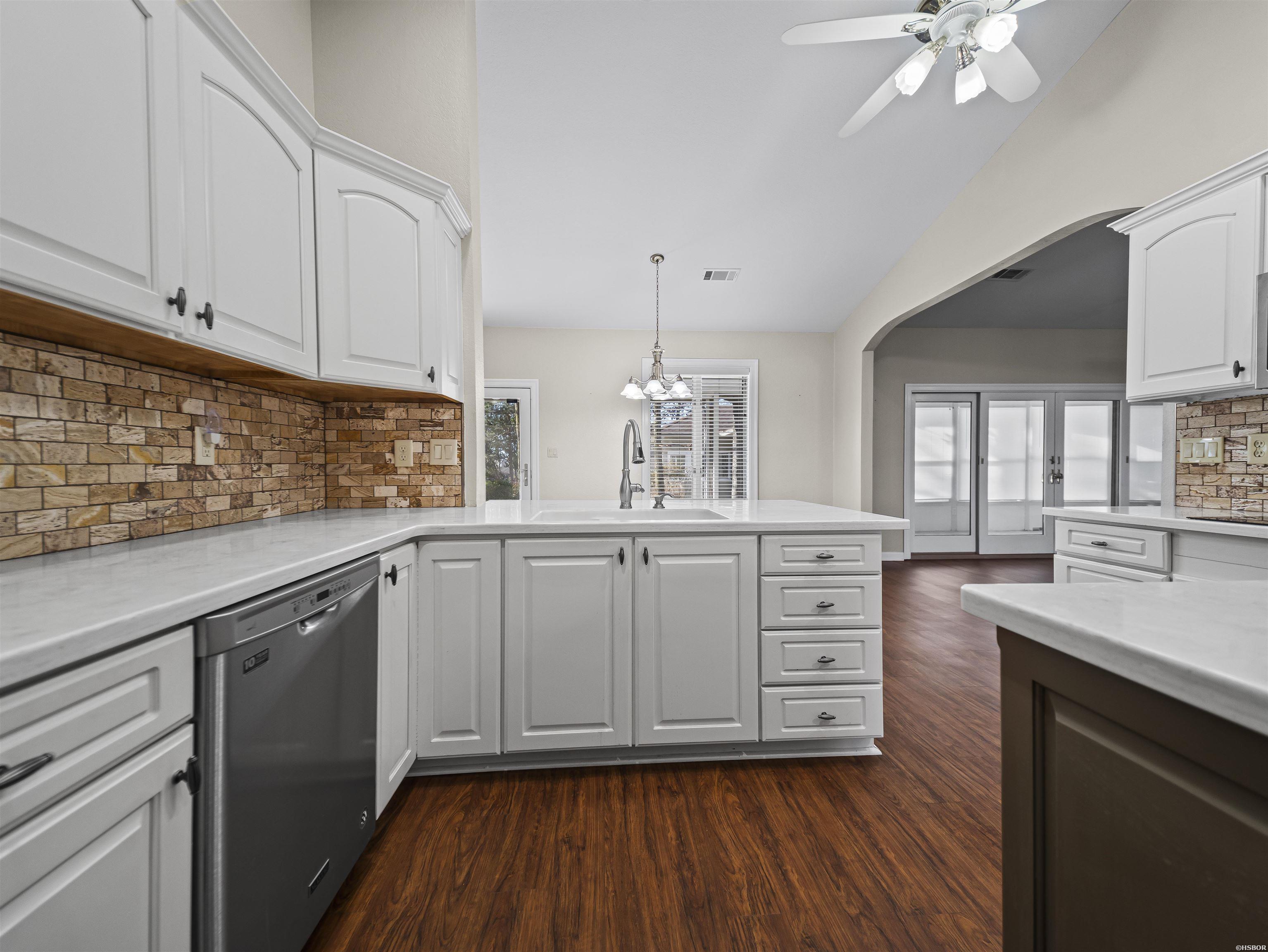 7 Resplandor Loop Property Photo 12