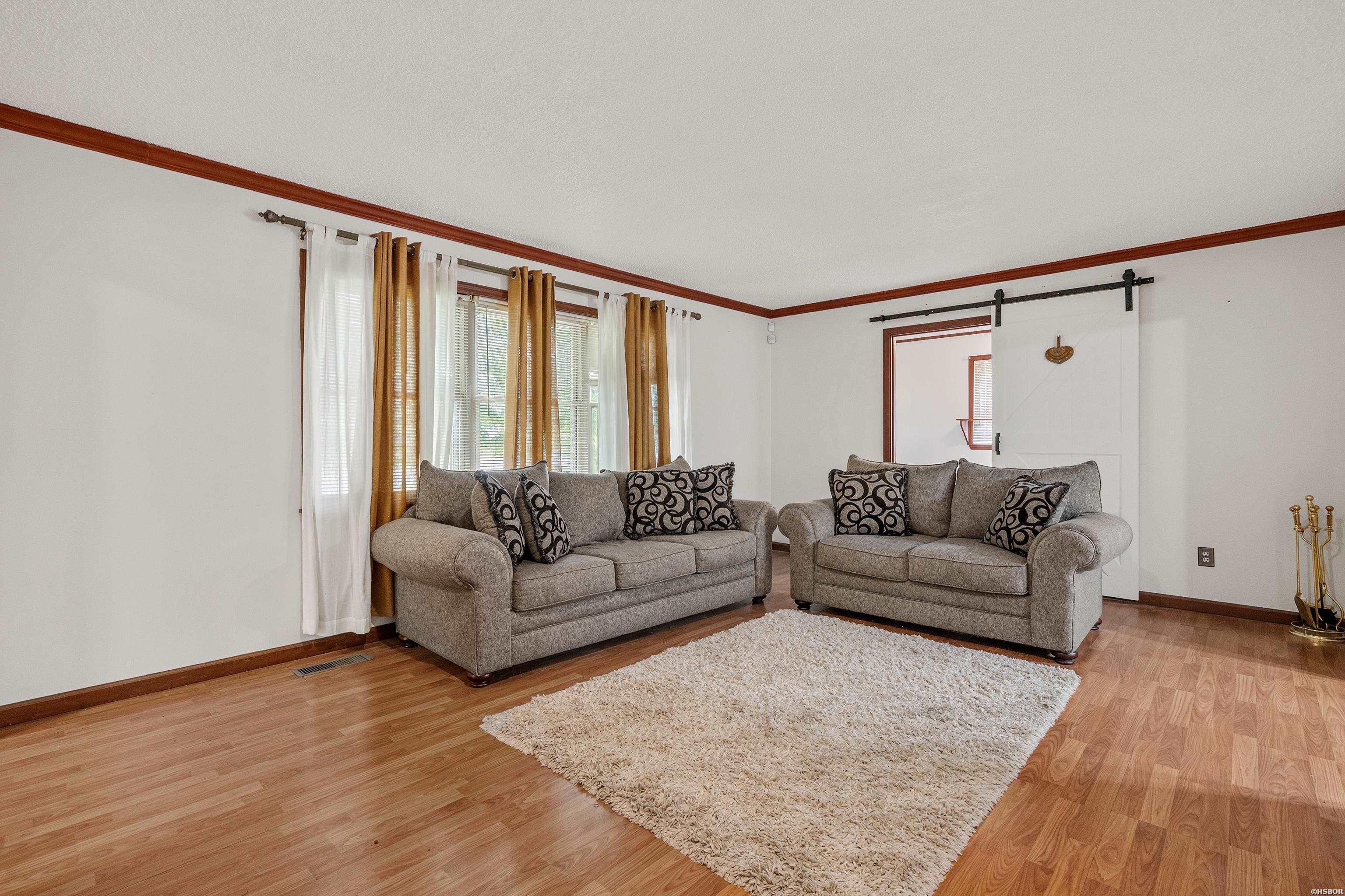 1701 St Louis Street Property Photo 3