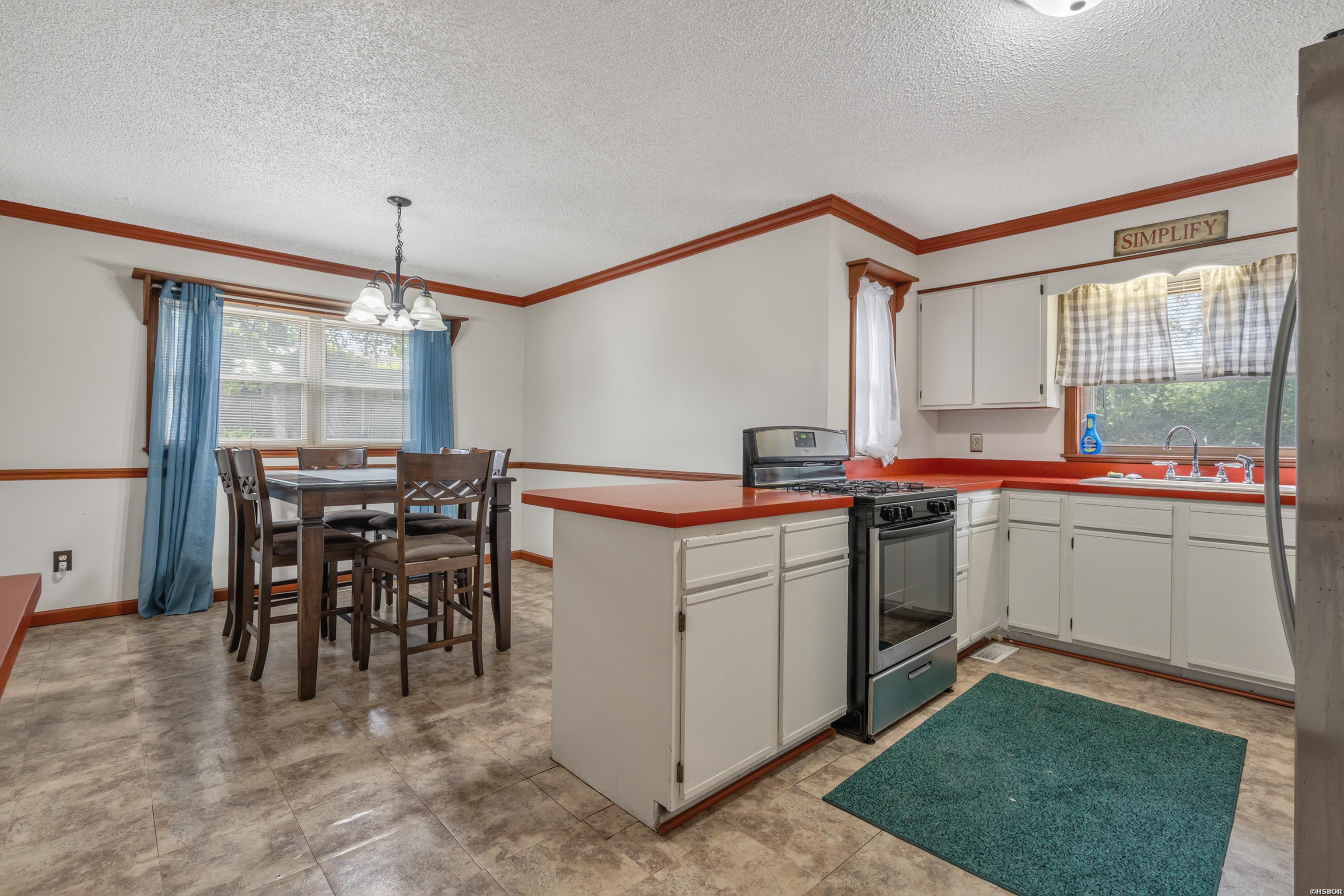 1701 St Louis Street Property Photo 4