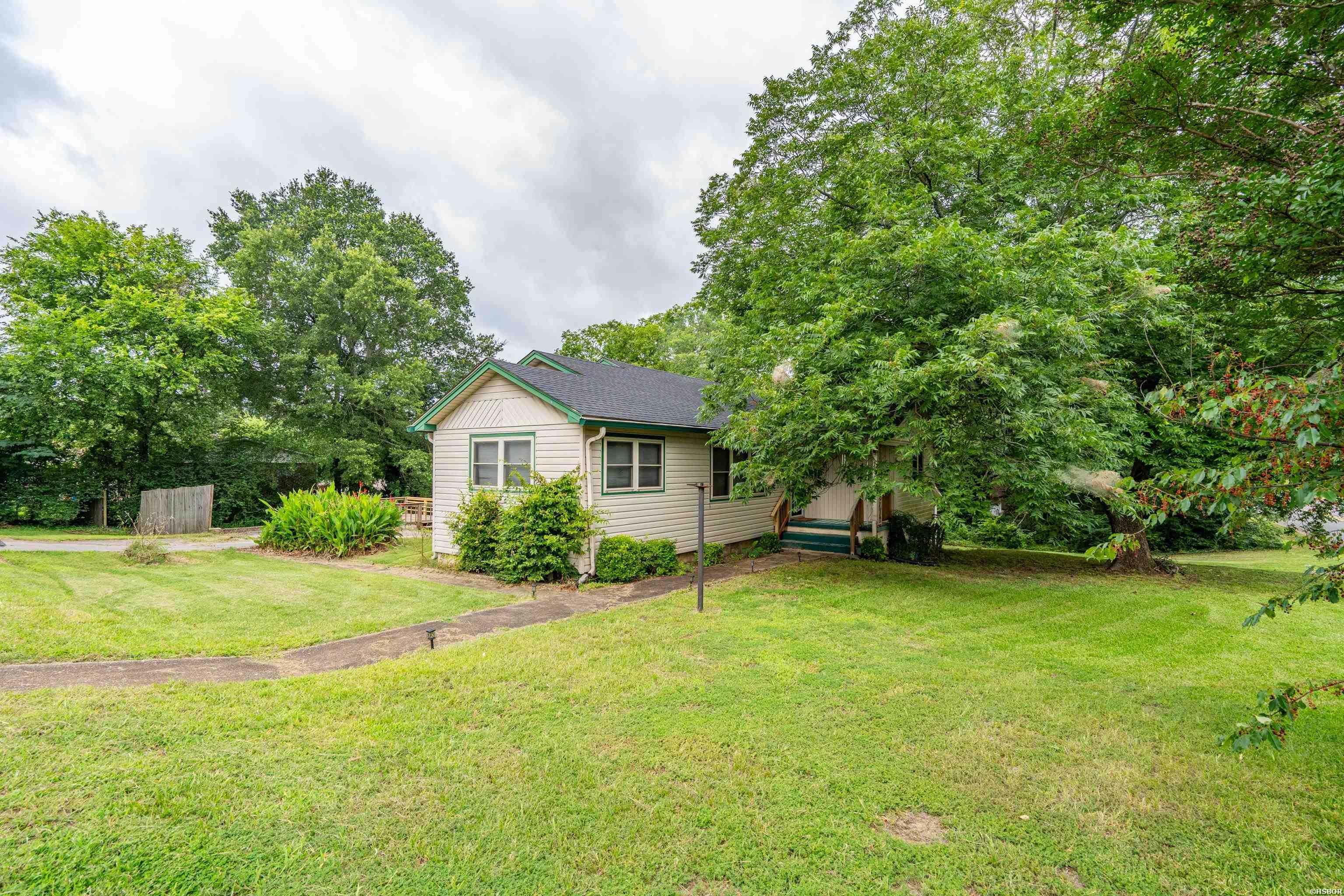 1701 St Louis Street Property Photo 34