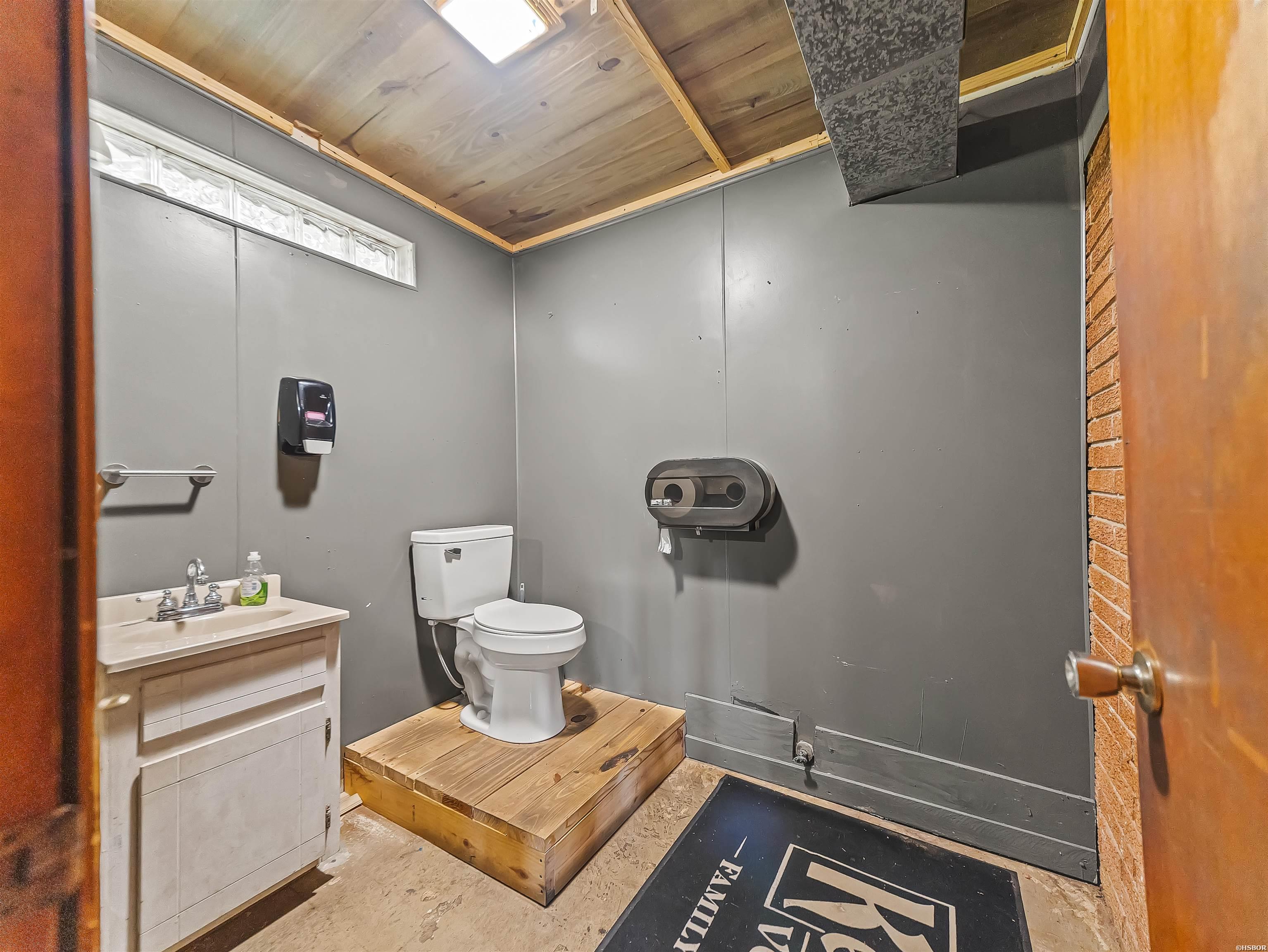 4977 Albert Pike Road Property Photo 25
