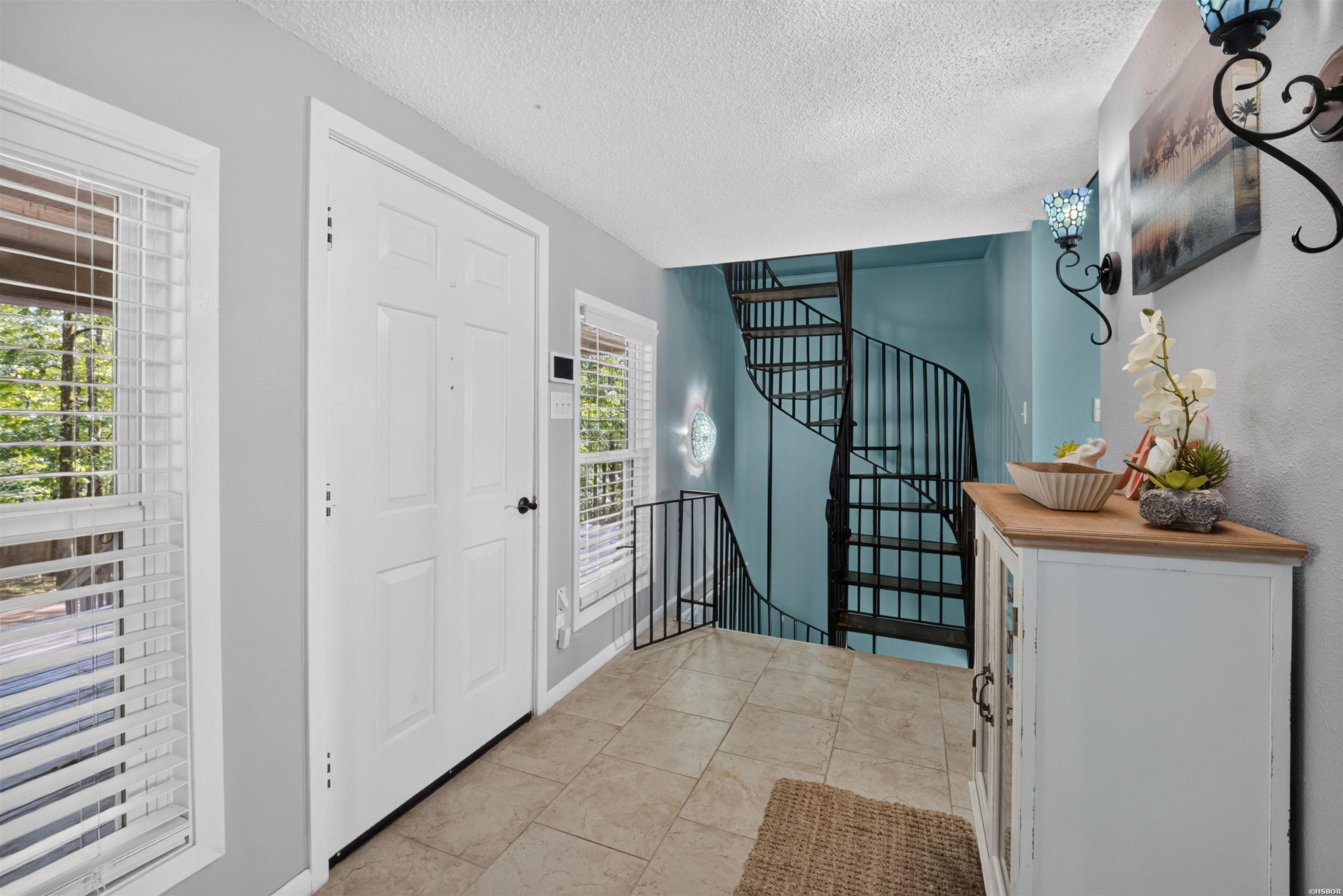 112 Honolulu Court Property Photo 3