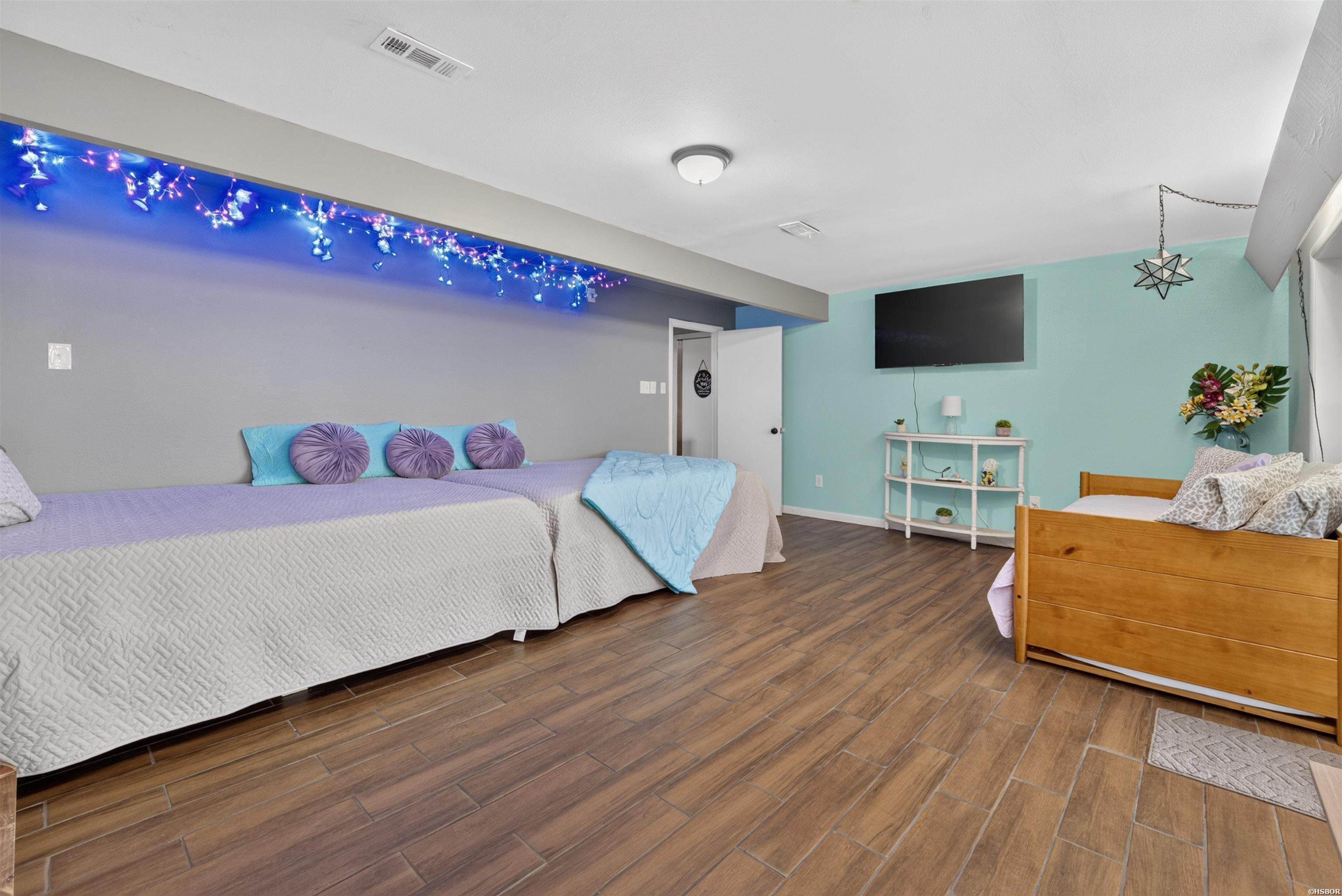 112 Honolulu Court Property Photo 24