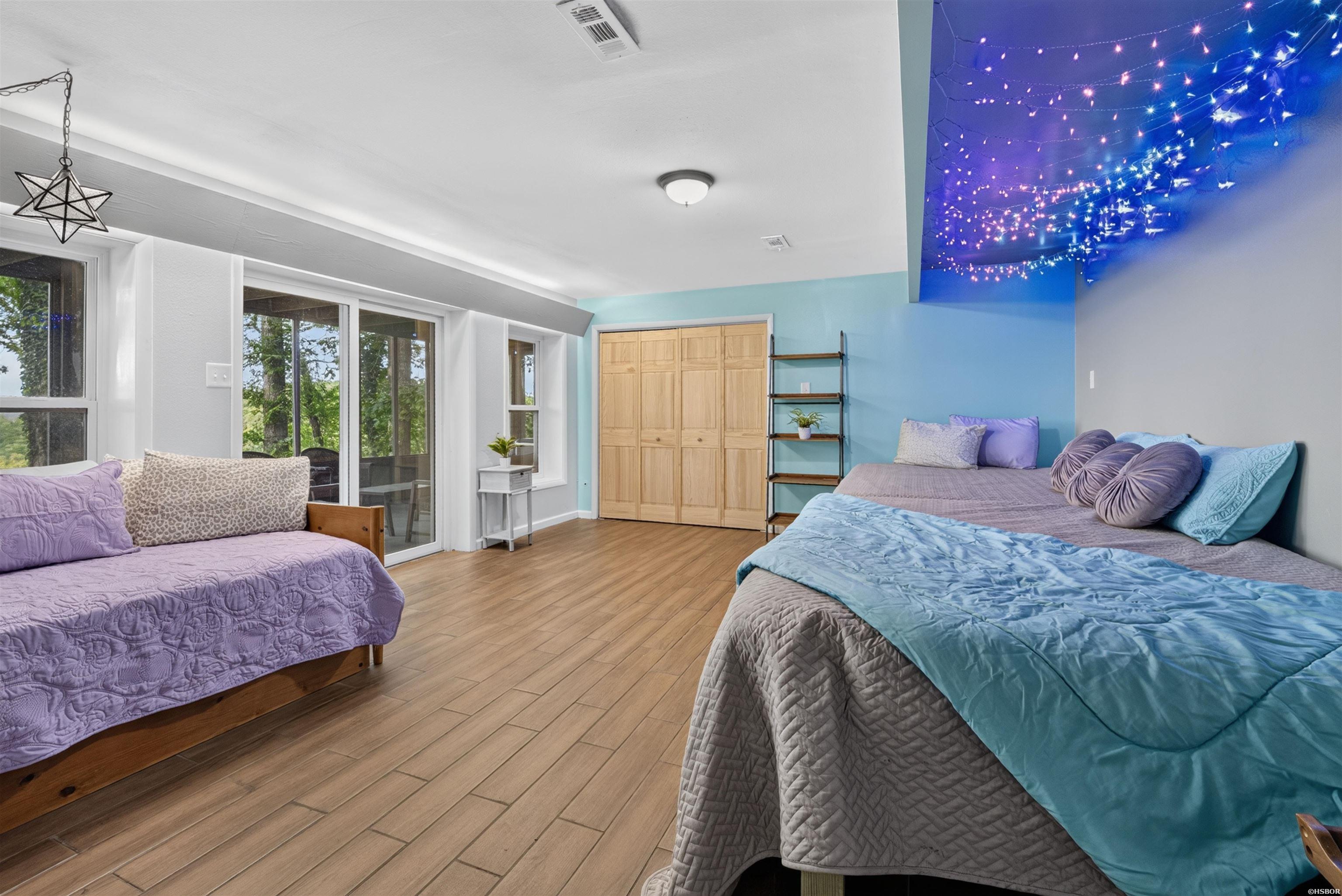 112 Honolulu Court Property Photo 25