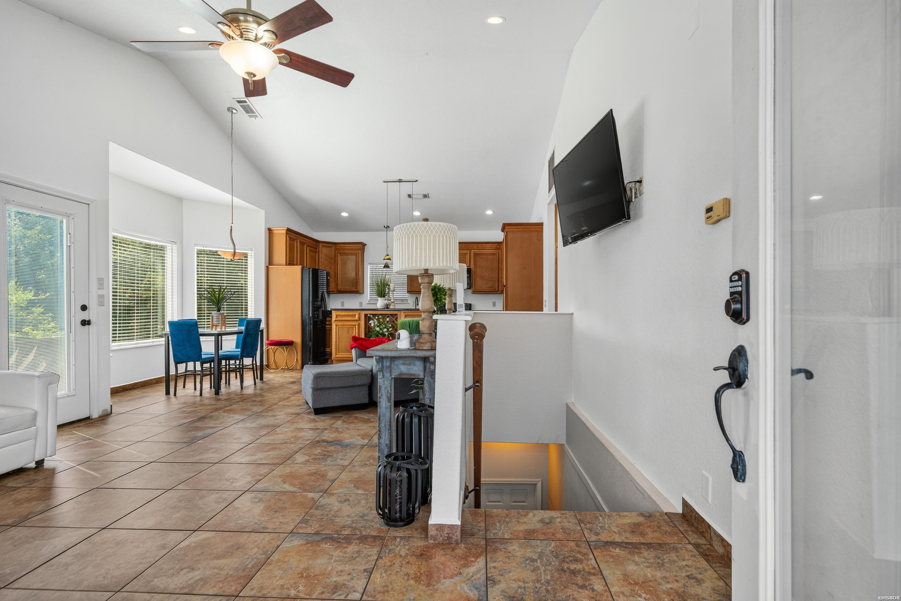 208 Aberina Property Photo 12