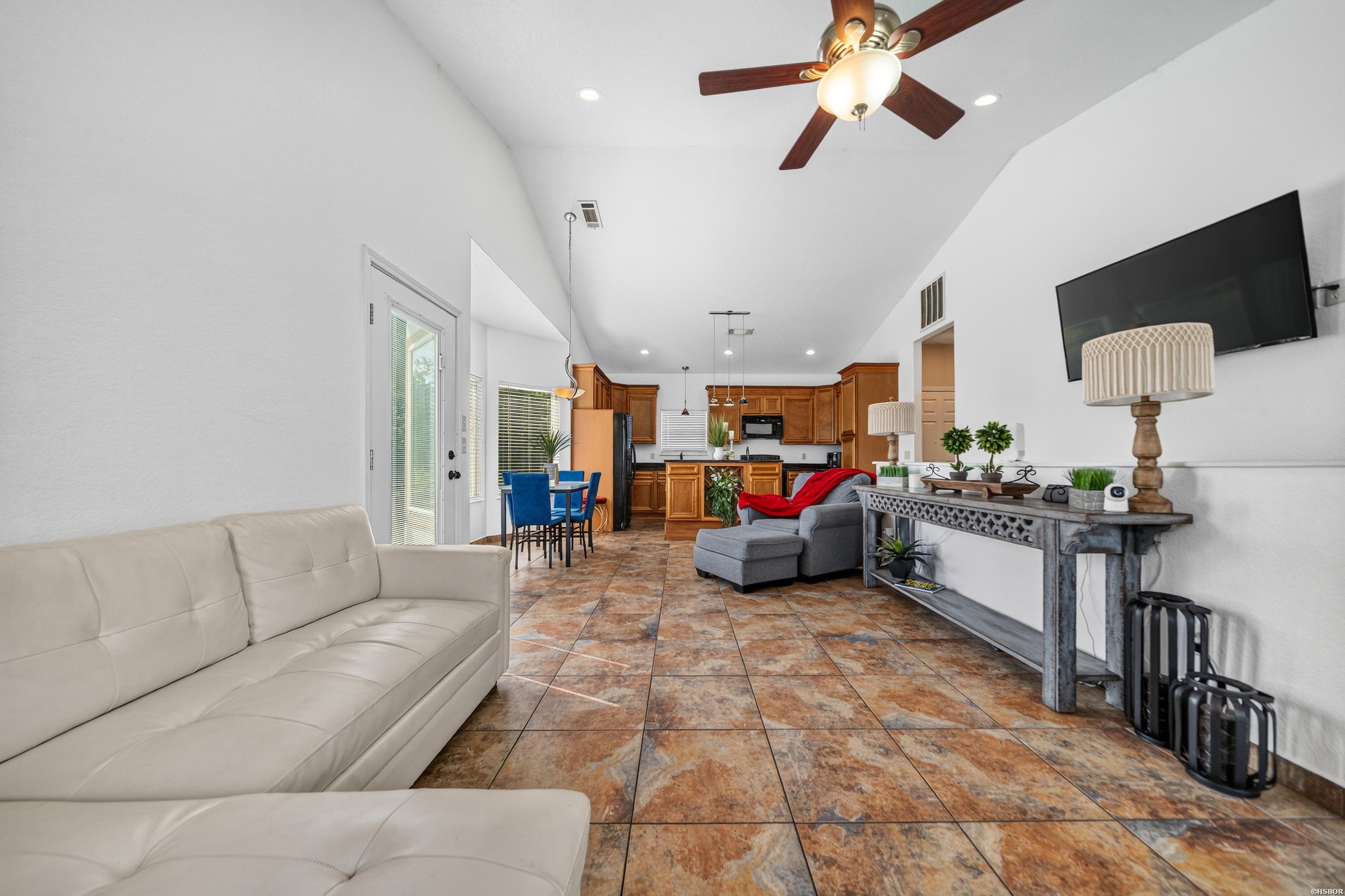 208 Aberina Property Photo 14