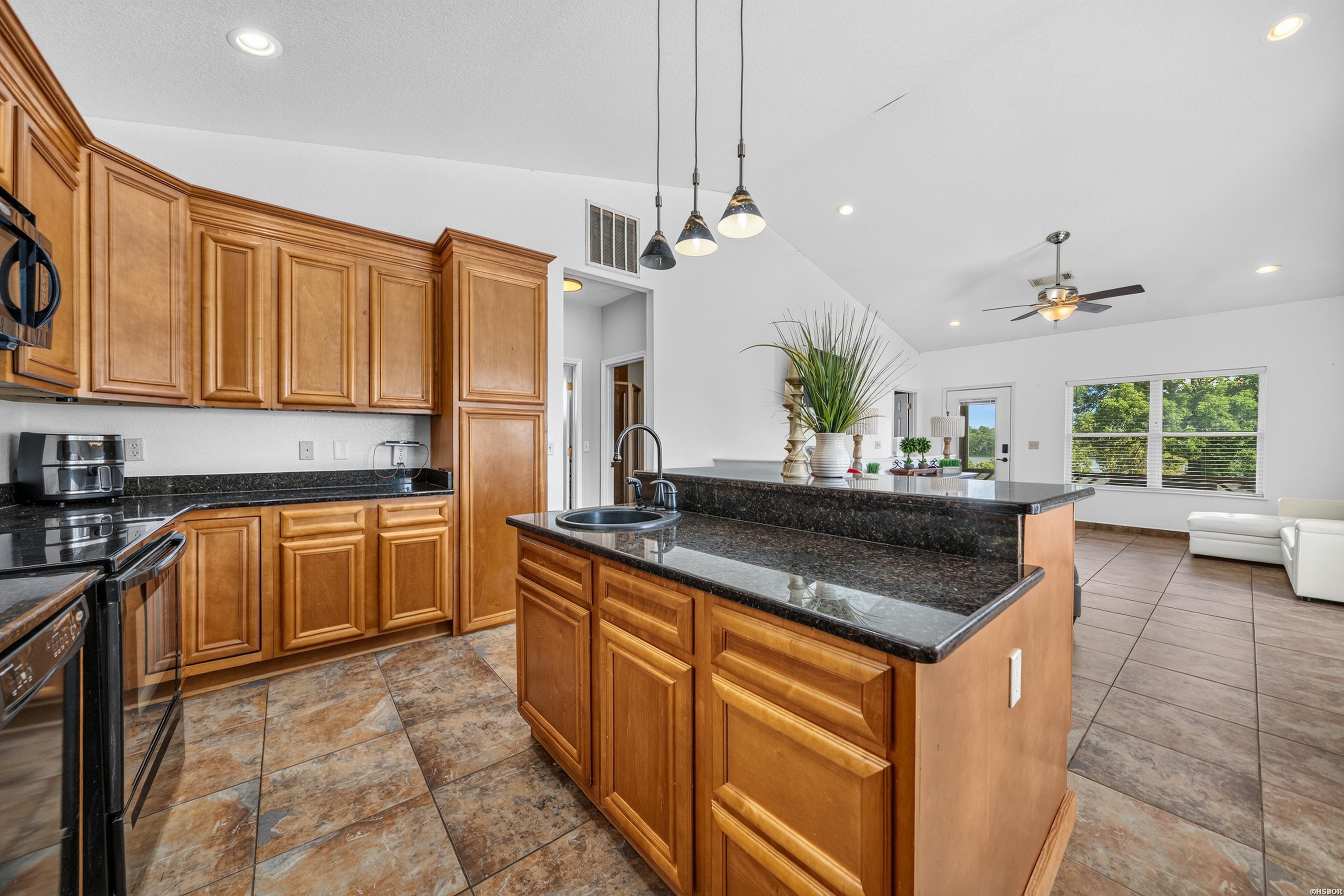 208 Aberina Property Photo 23