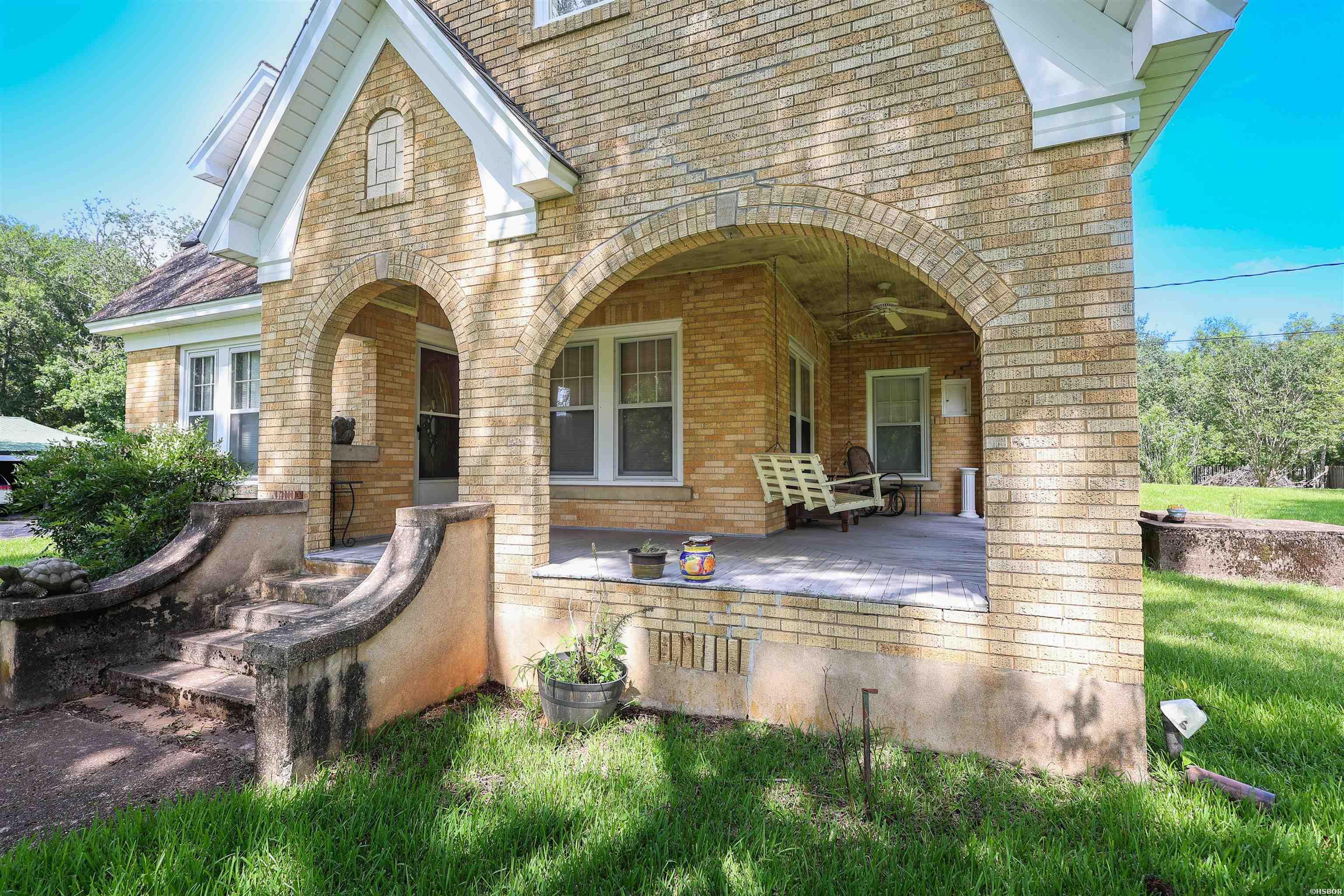 124 N Hill Street Property Photo 4
