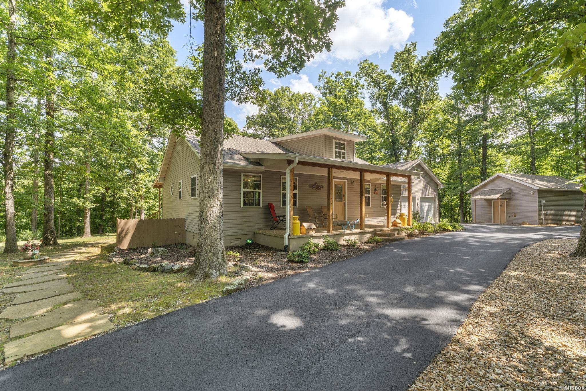 207 Holland Lane Property Photo 3