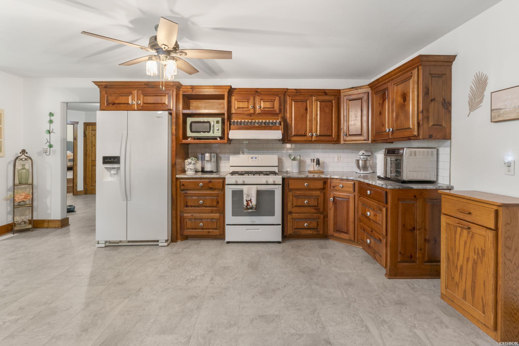 207 Holland Lane Property Photo 12