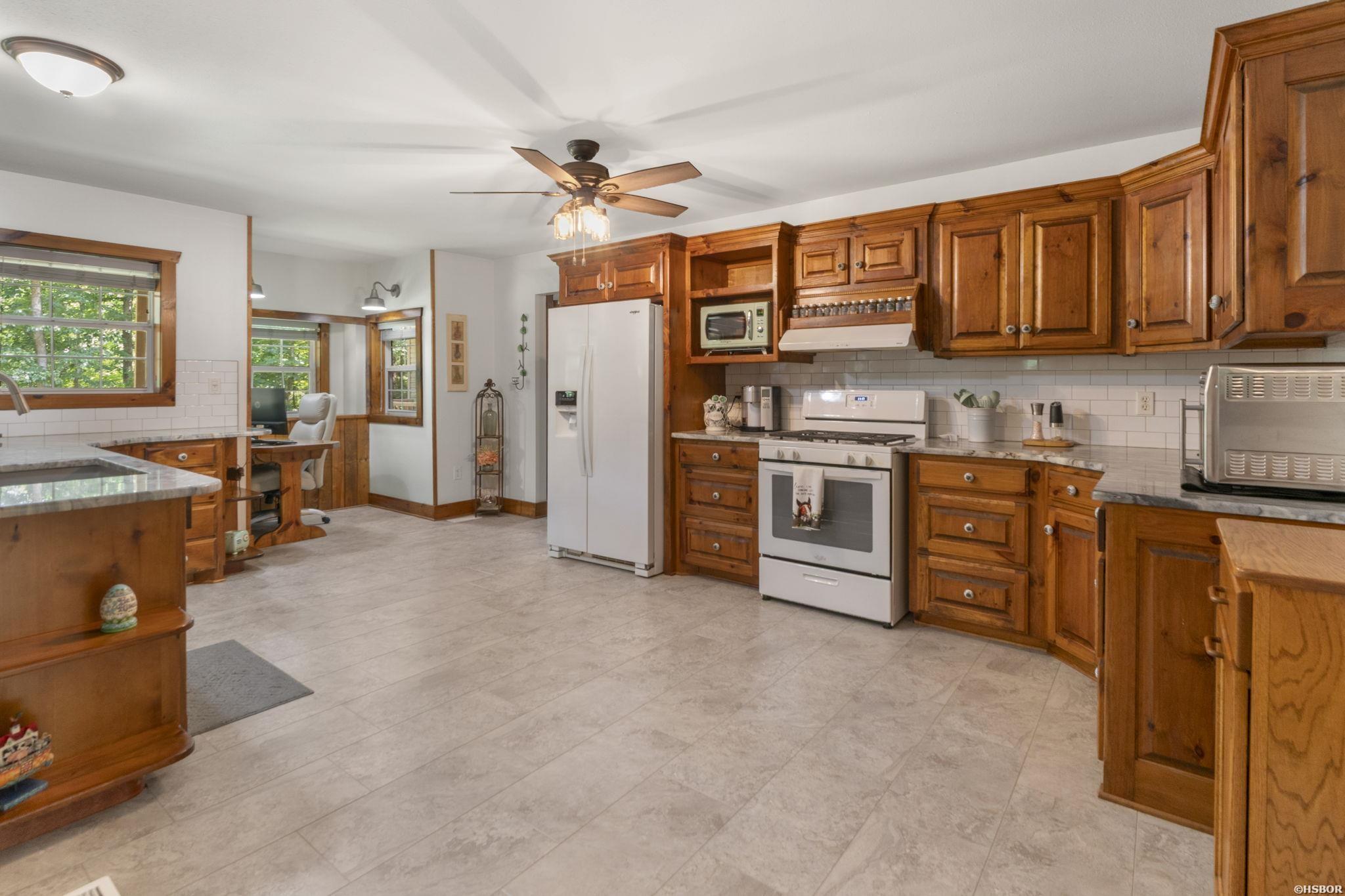 207 Holland Lane Property Photo 13