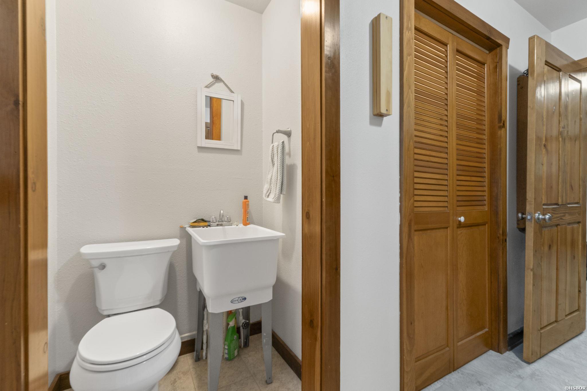 207 Holland Lane Property Photo 32