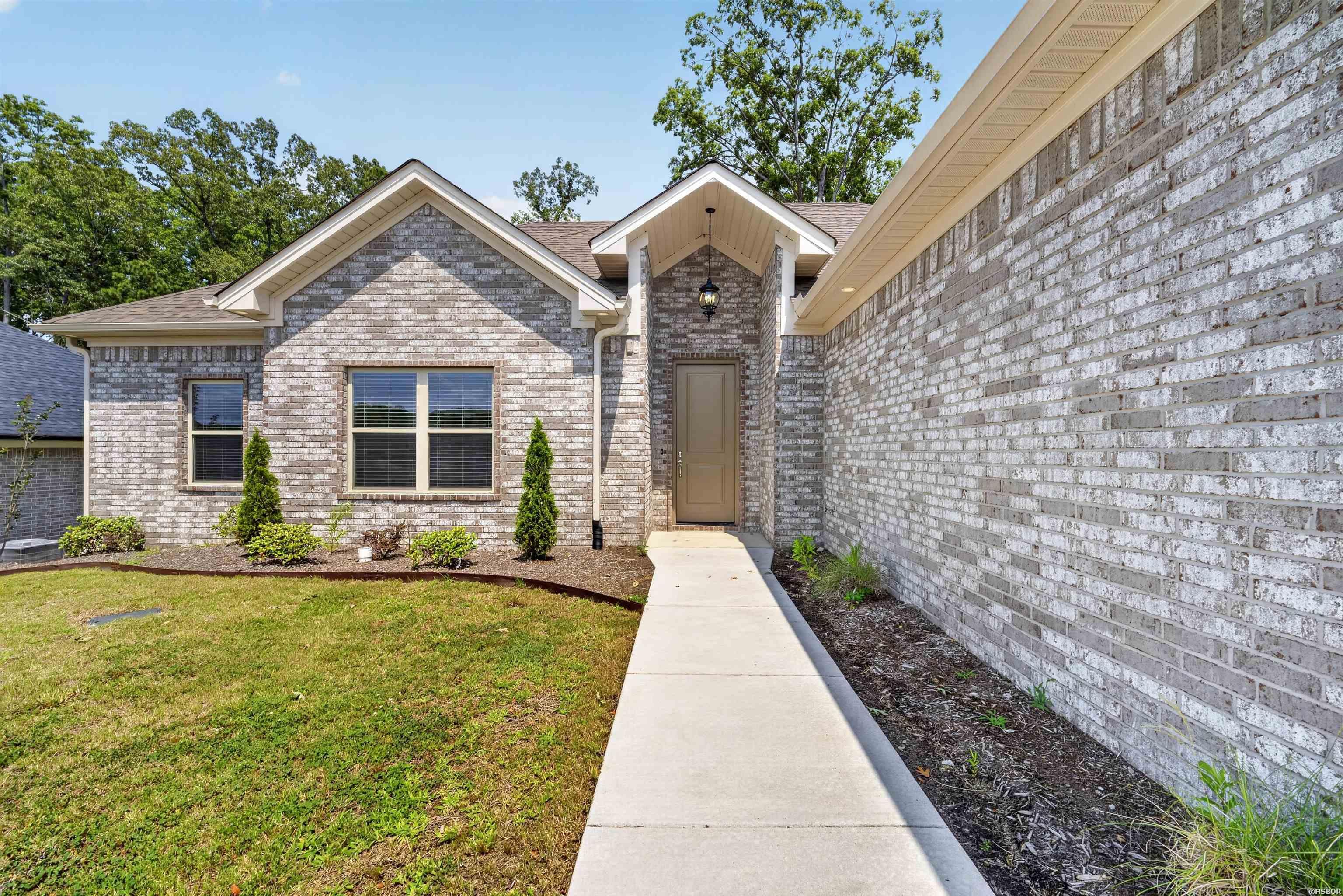 5009 Springwood Circle Property Photo 2