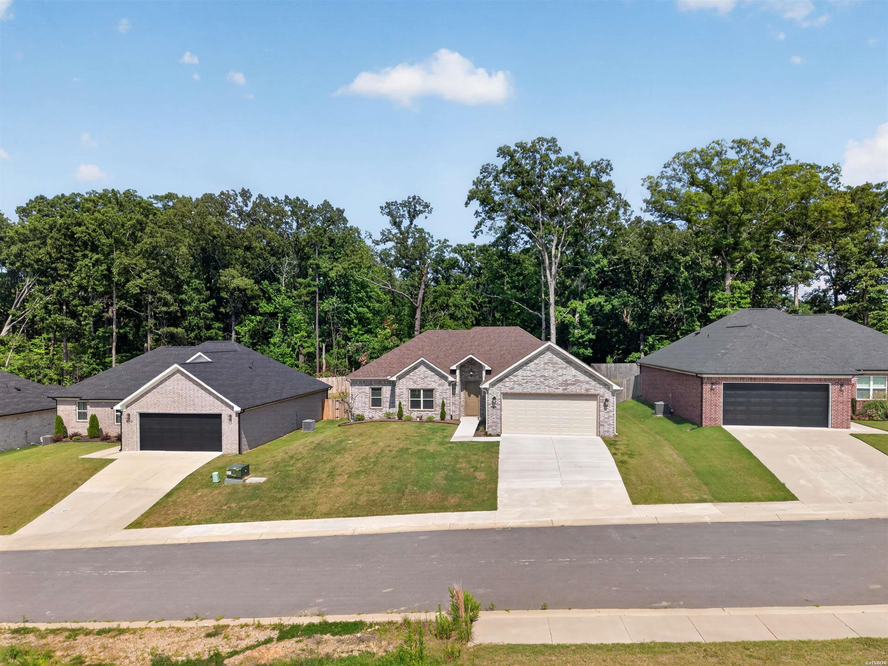 5009 Springwood Circle Property Photo 3