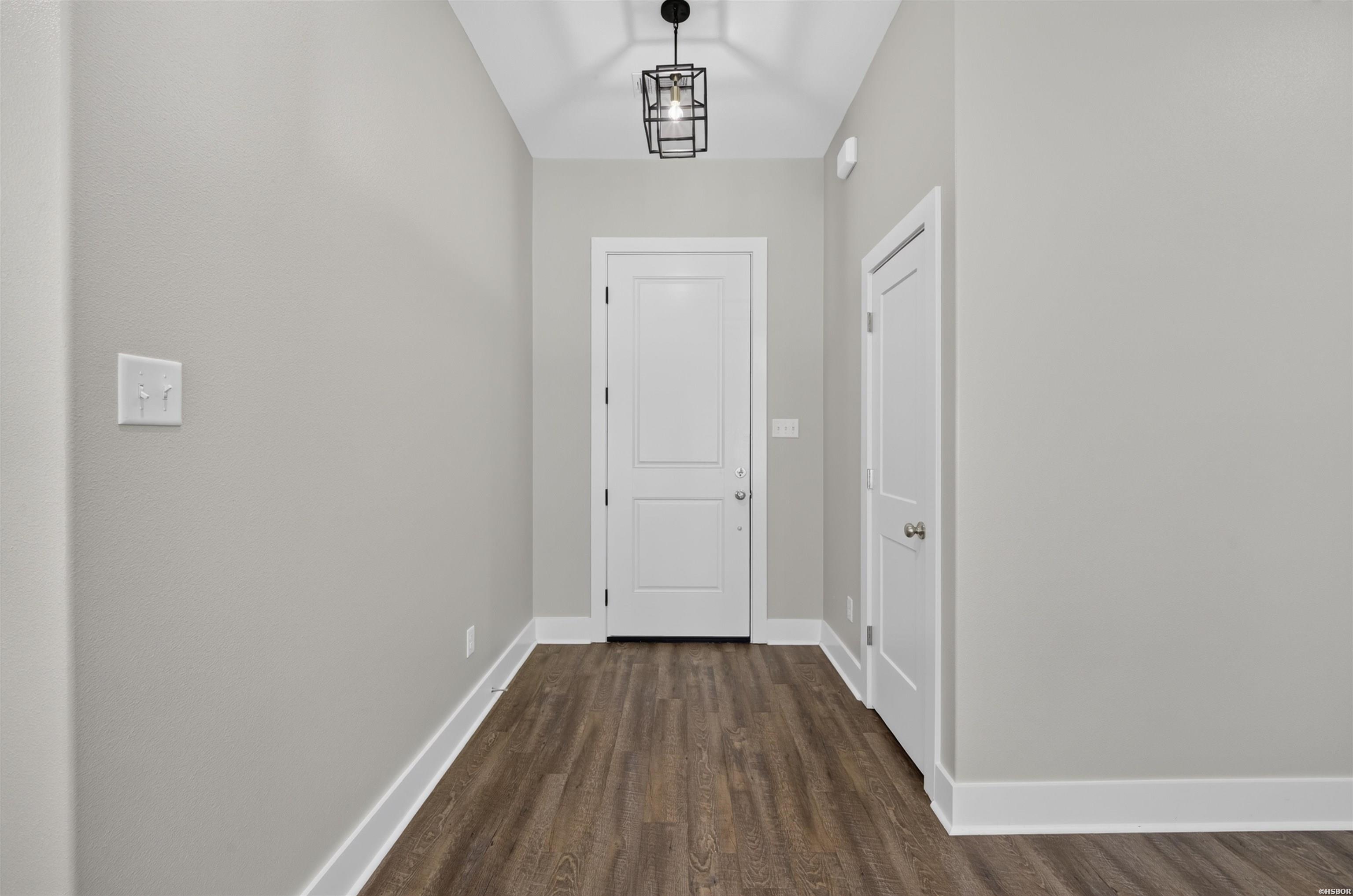 5009 Springwood Circle Property Photo 4