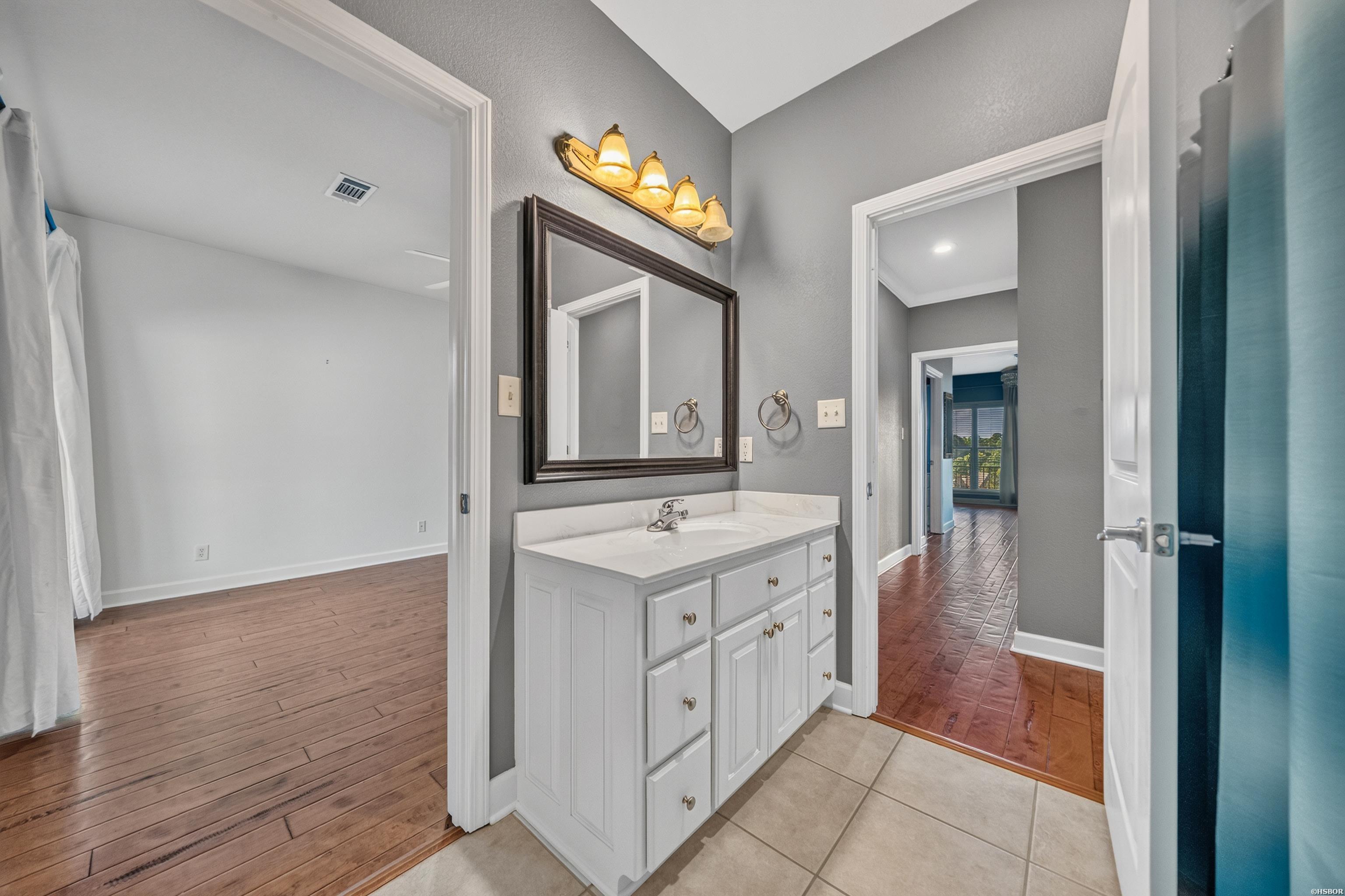518 Amity Property Photo 34