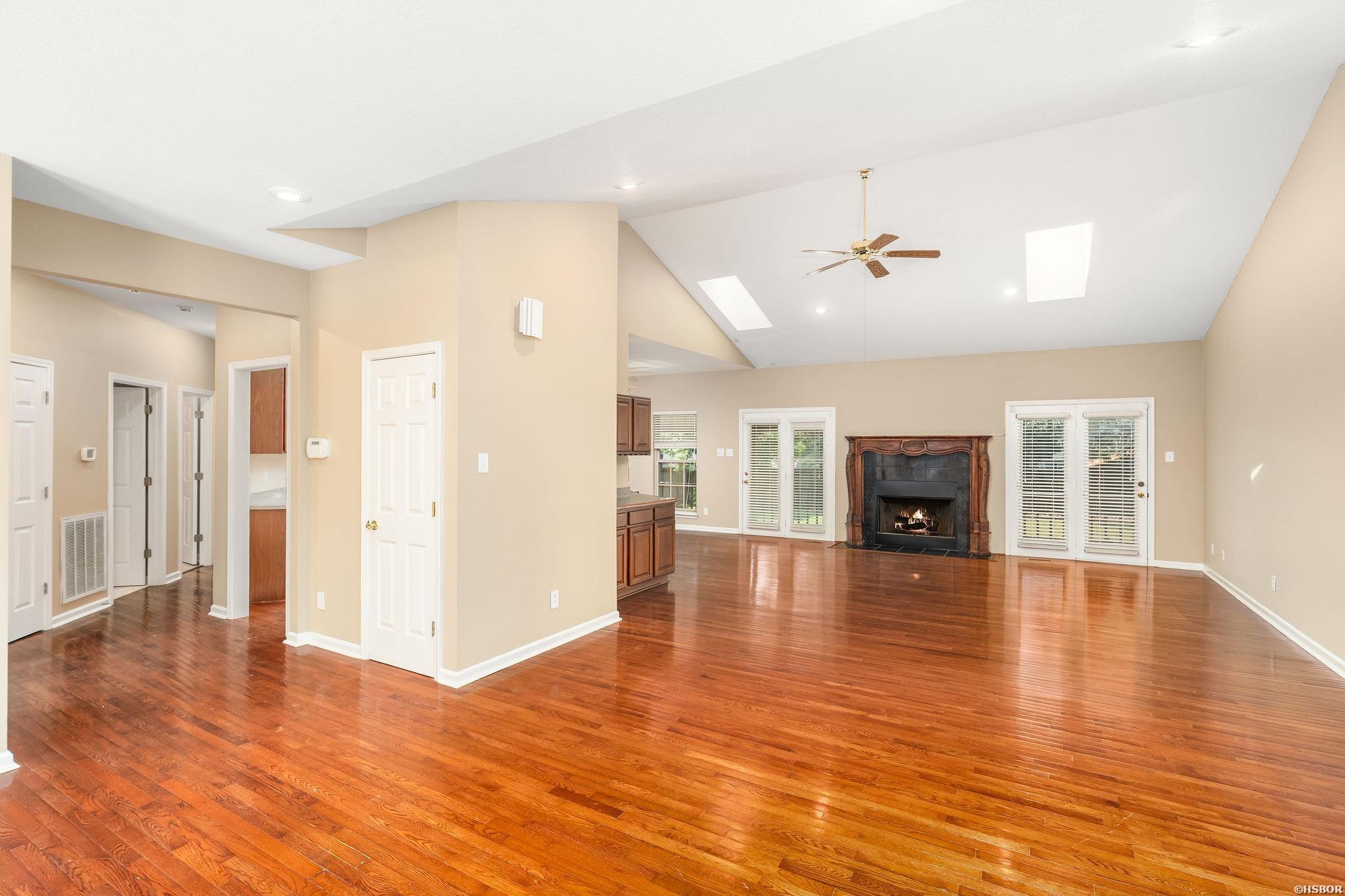300 Tanglewood Road Property Photo 8