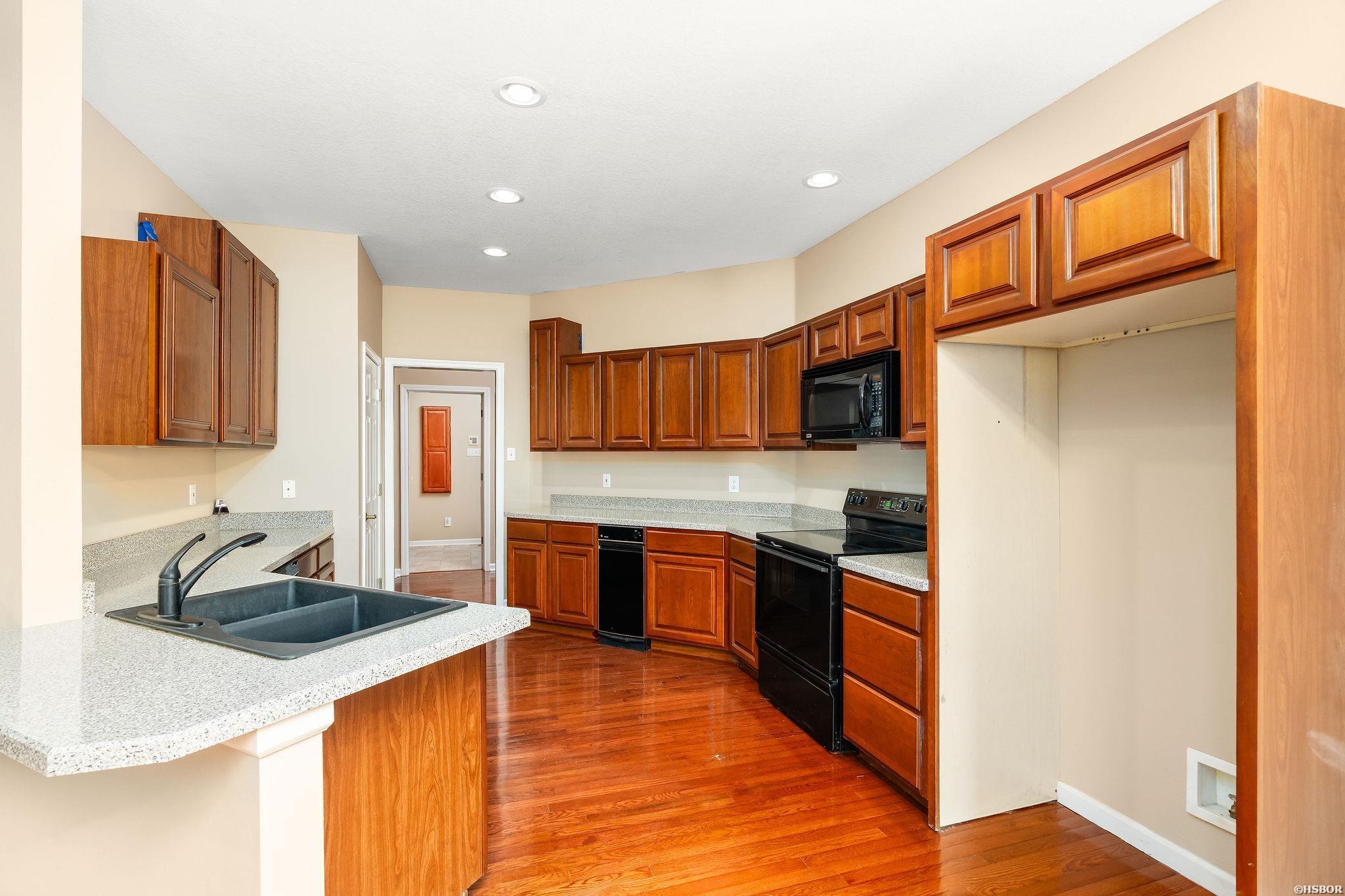 300 Tanglewood Road Property Photo 13