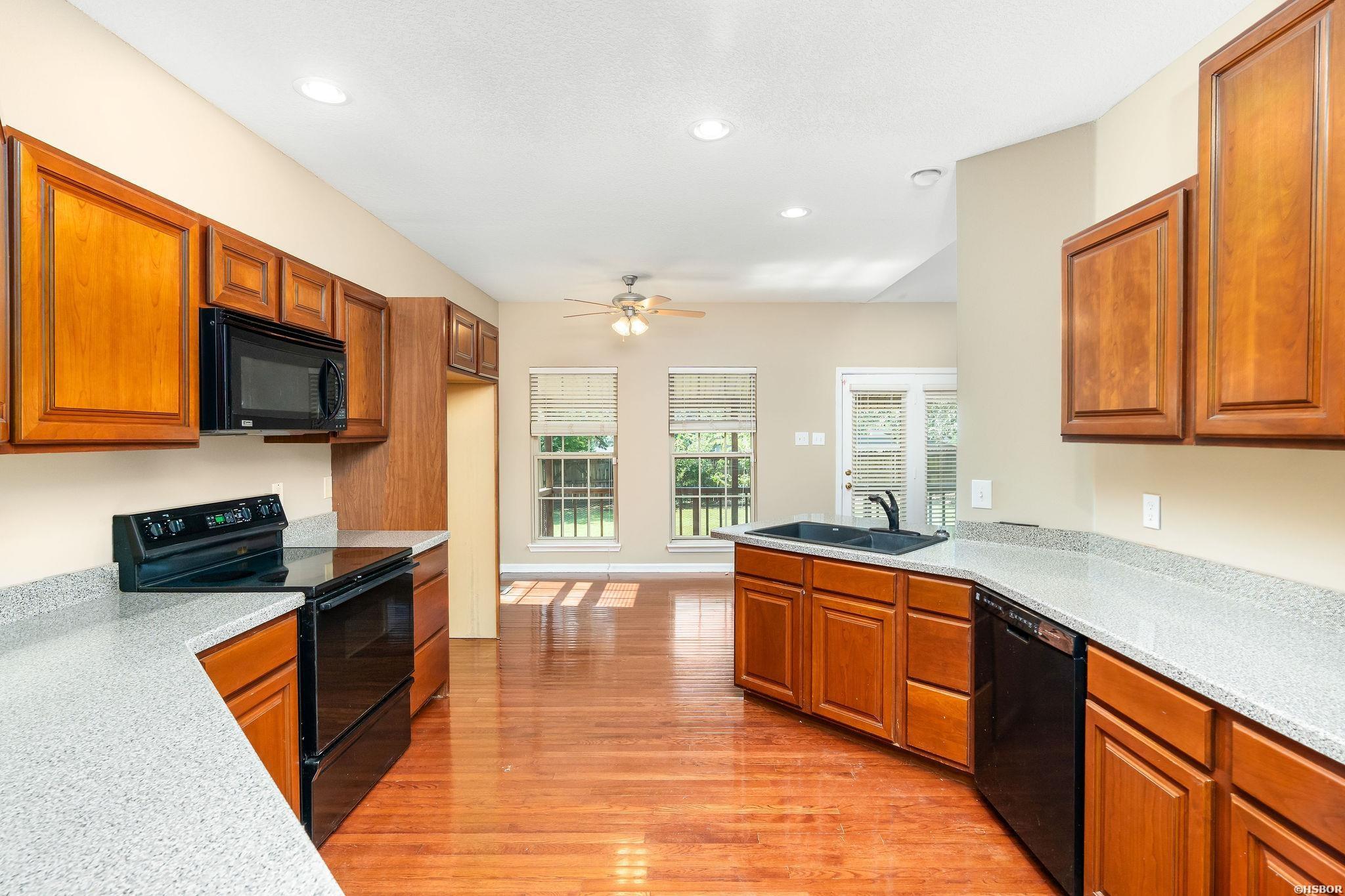 300 Tanglewood Road Property Photo 14