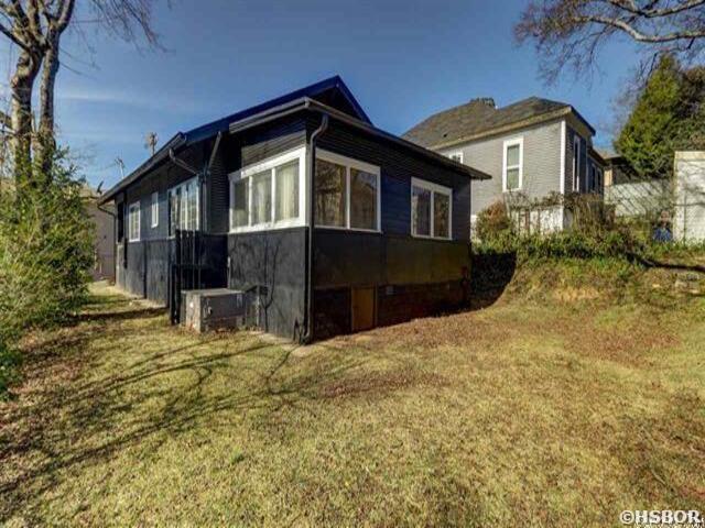 231 Oak Street Property Photo 7