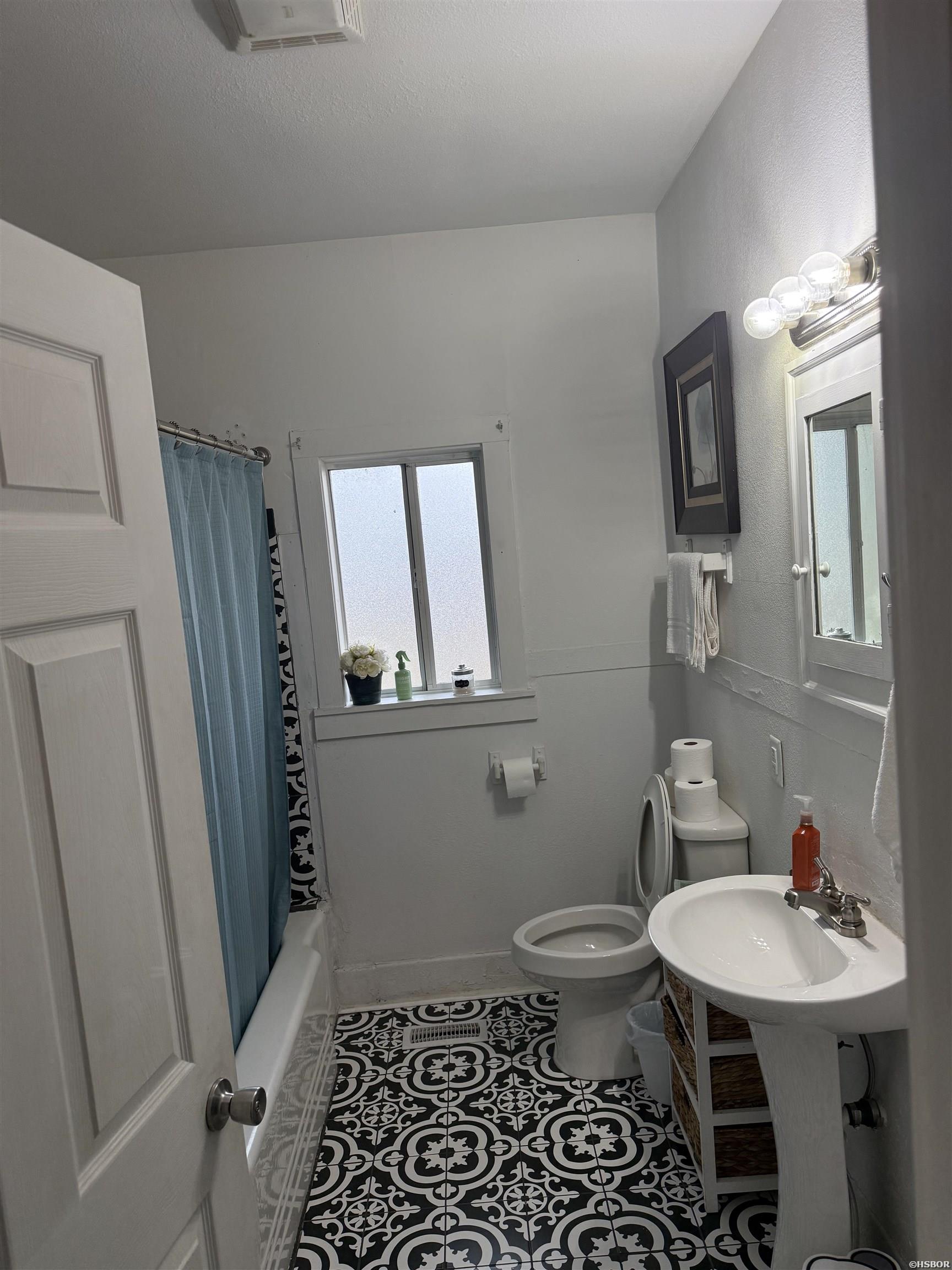 231 Oak Street Property Photo 23