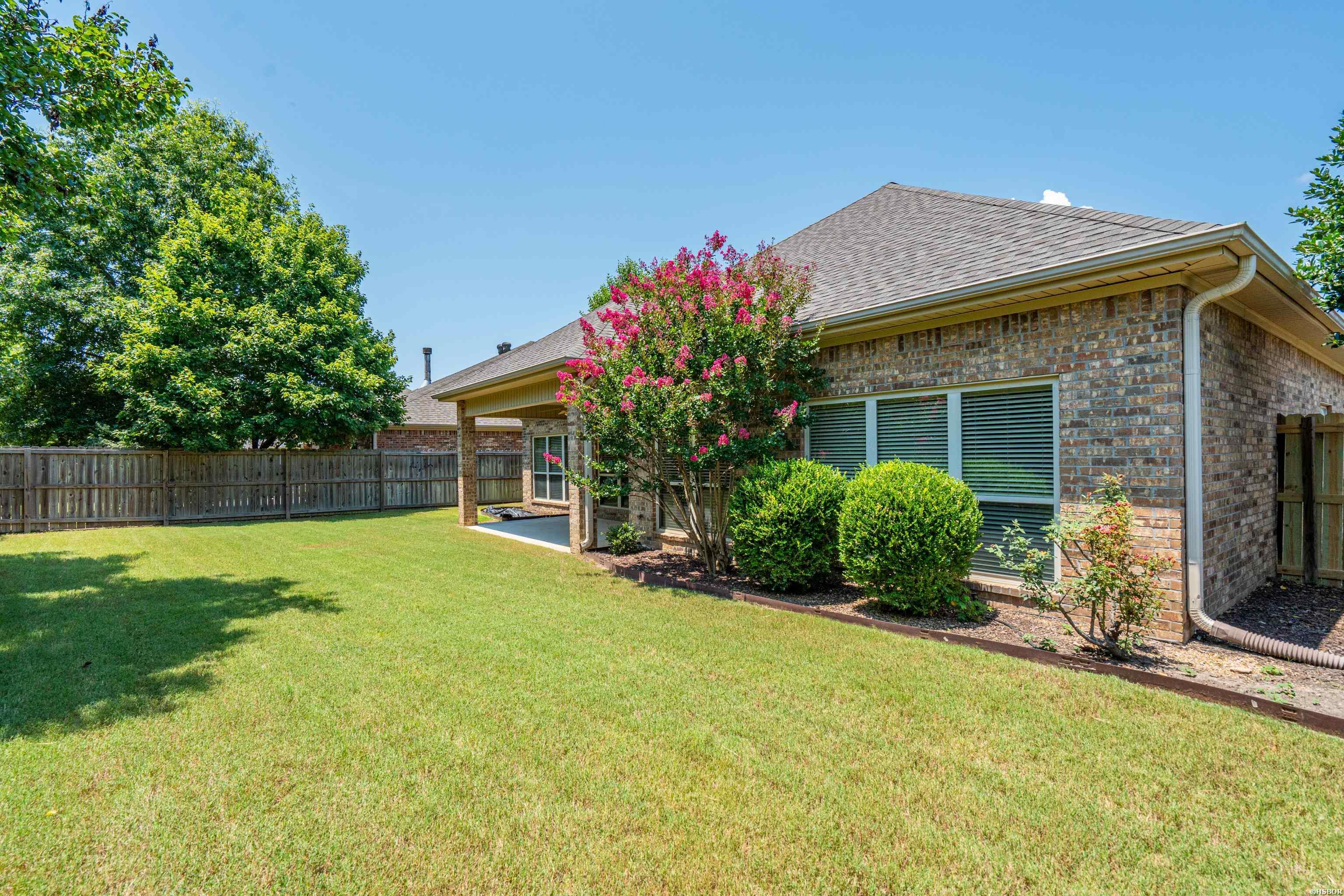 211 Willowbend Circle Property Photo 4