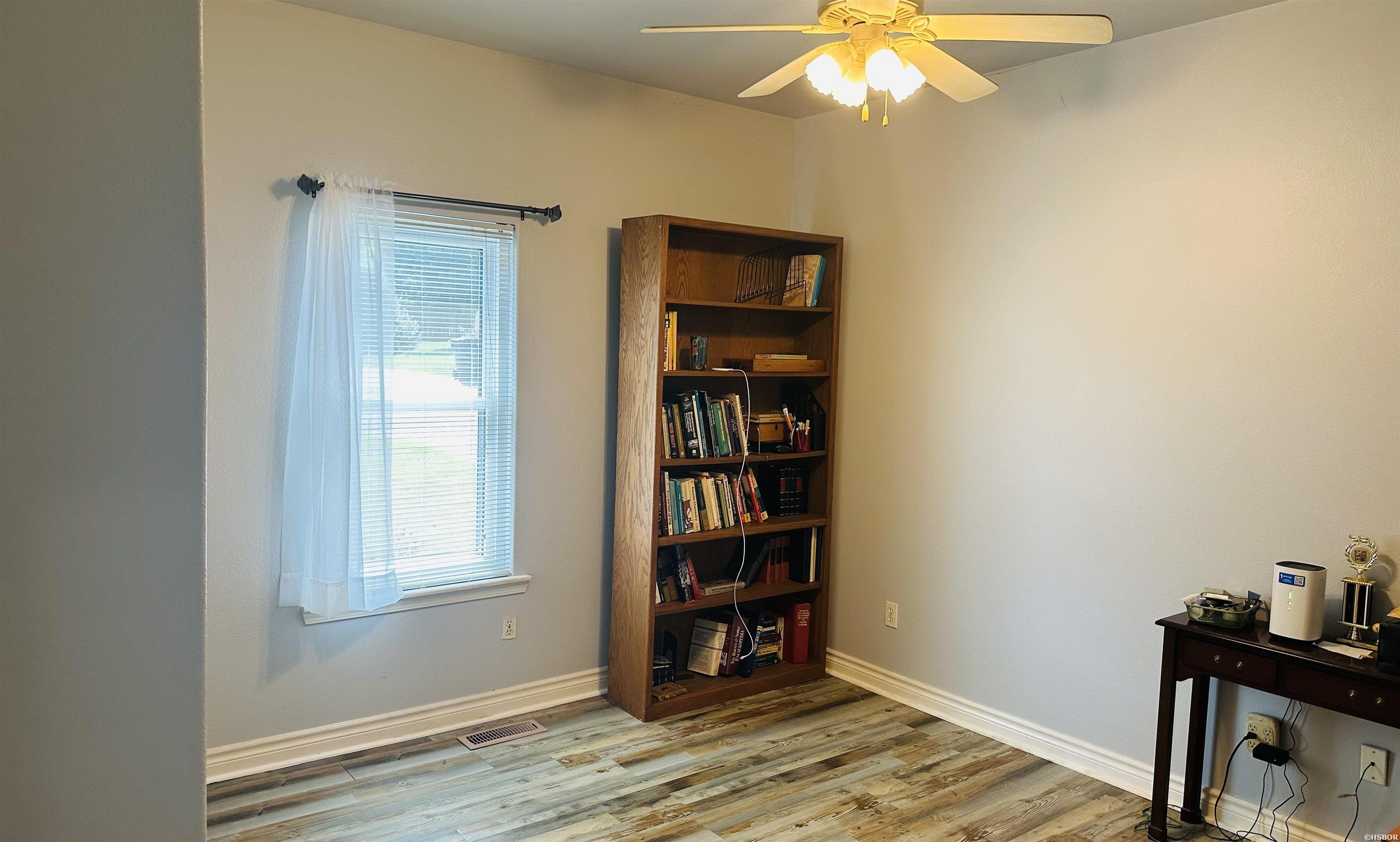 120 Wyatt Cove Property Photo 8
