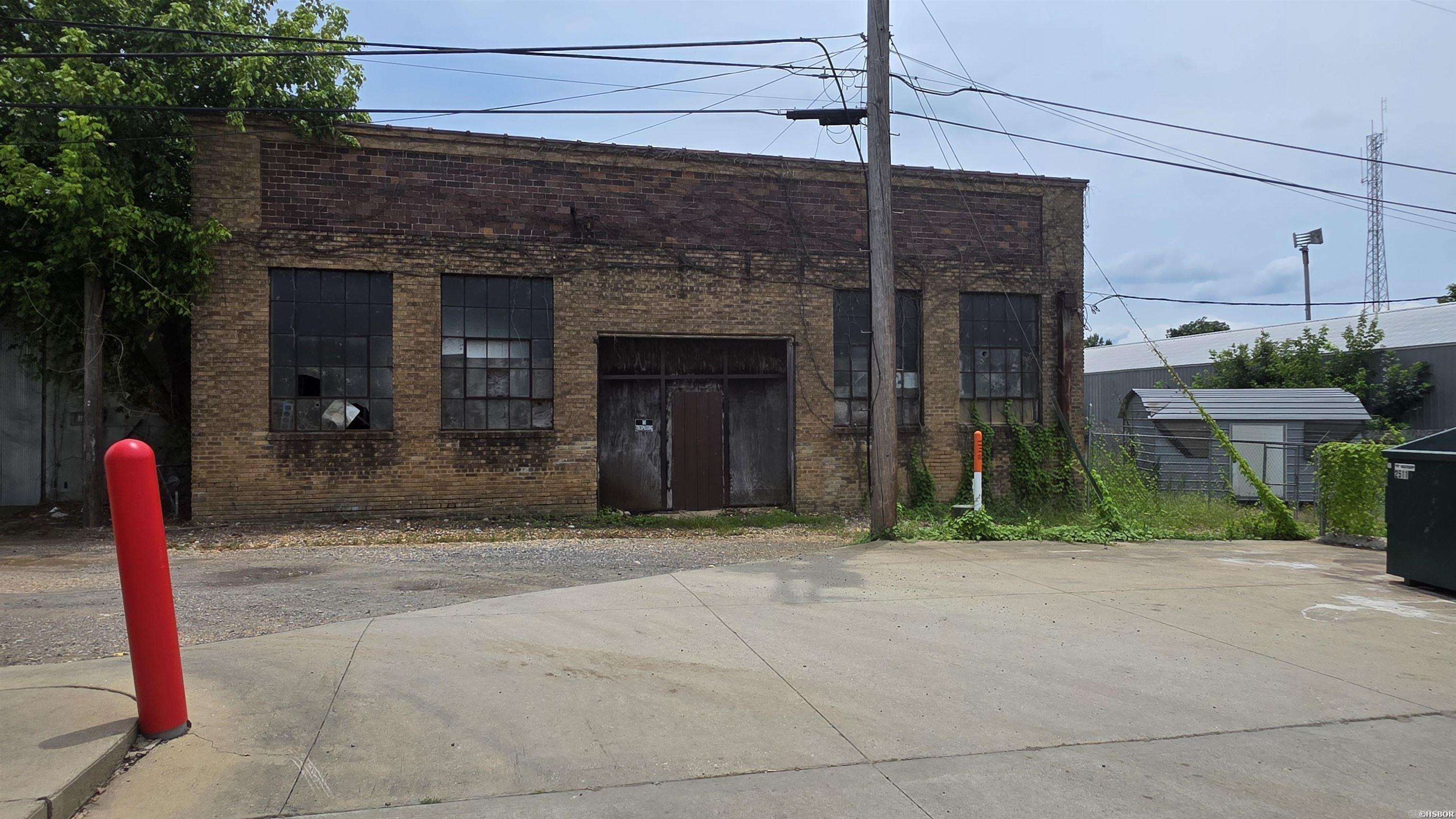 108 S Front Street Property Photo 2