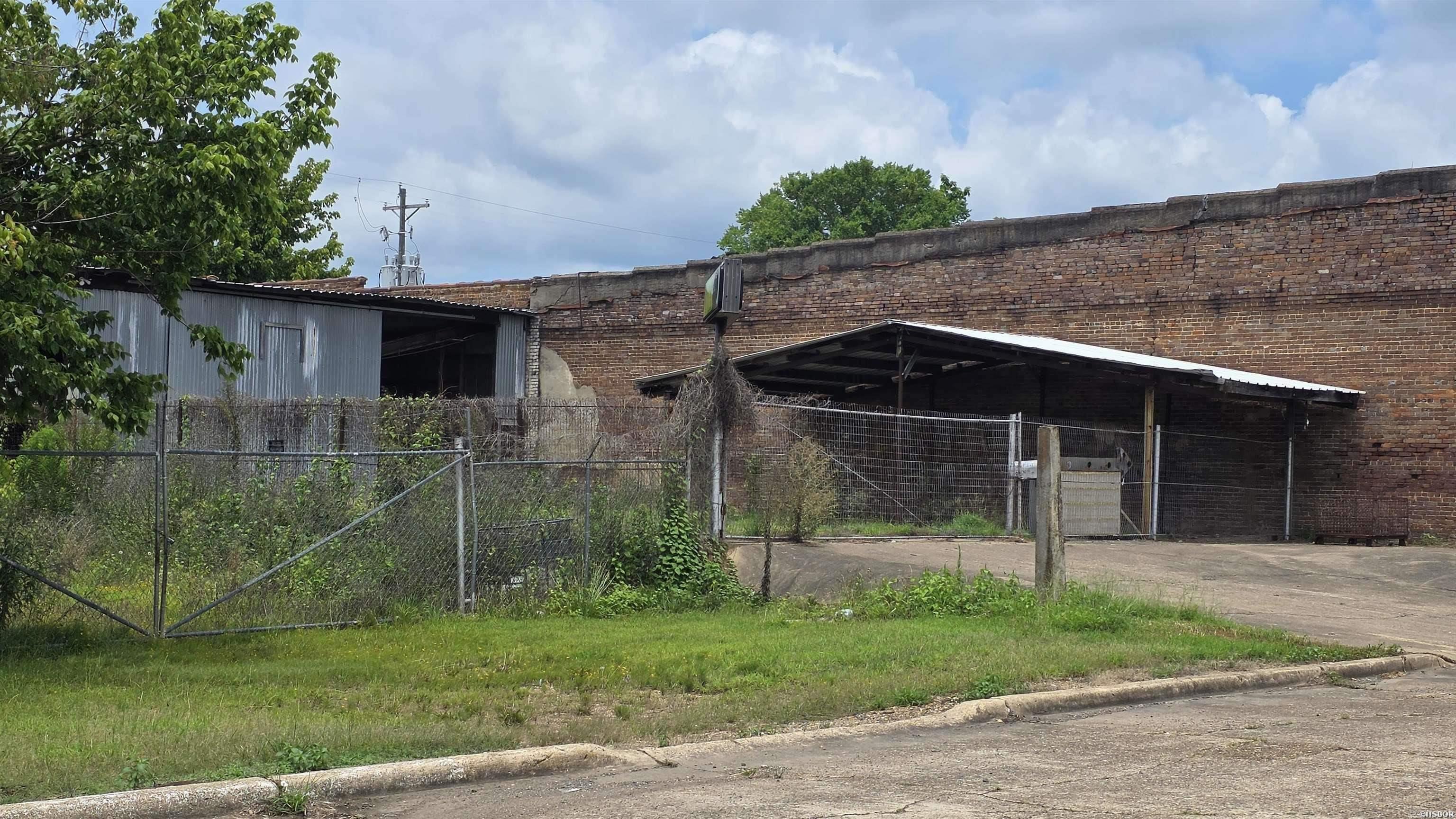 108 S Front Street Property Photo 4