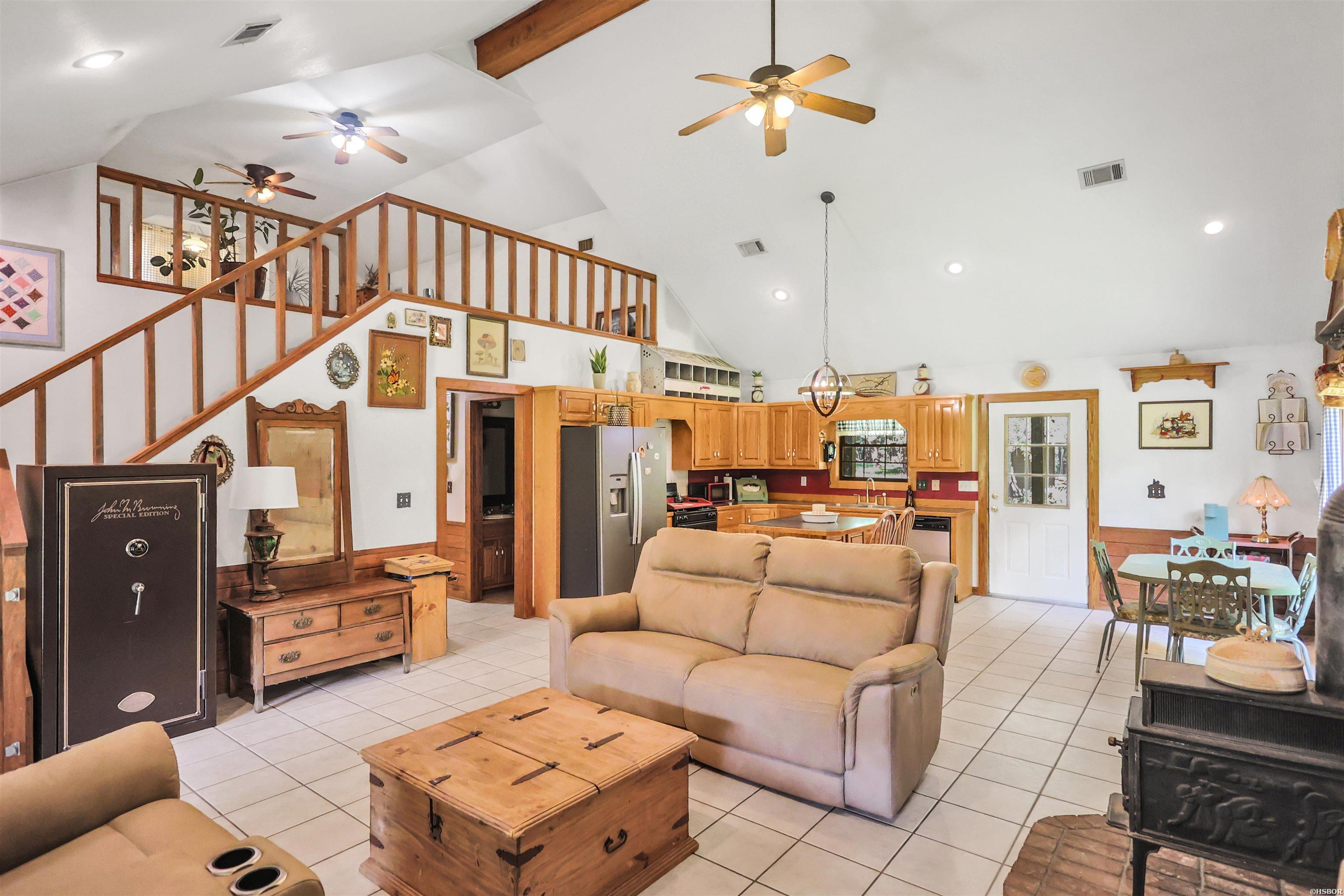 76 Makin Memories Property Photo 11