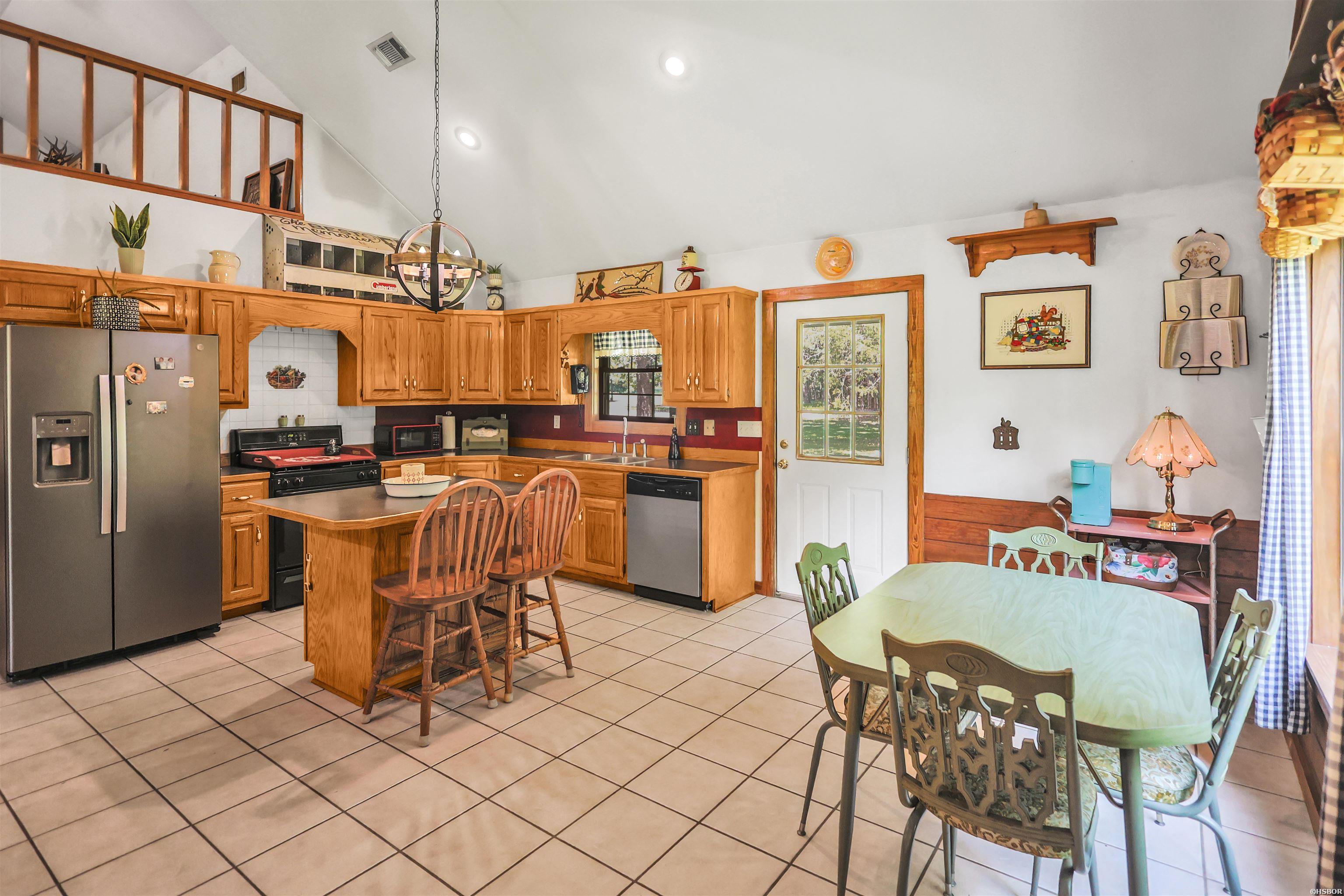 76 Makin Memories Property Photo 15
